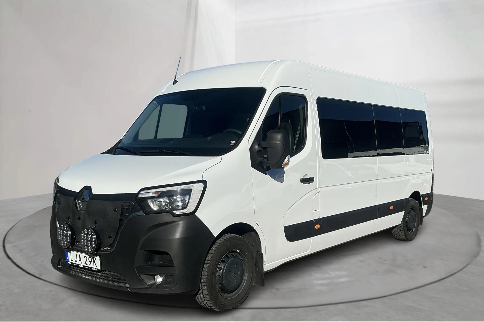 Presentationsfoto 1 av 17: Renault Master 2.3 dCi 2WD (145hk) - 8 878 mil - Manuell - vit - 2023