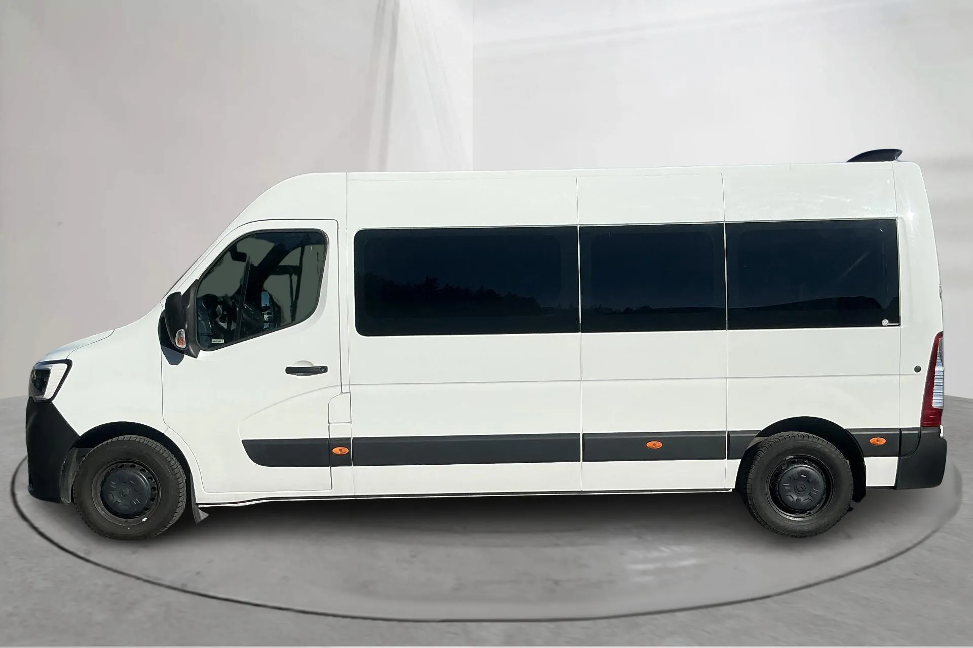 Presentationsfoto 2 av 17: Renault Master 2.3 dCi 2WD (145hk) - 8 878 mil - Manuell - vit - 2023