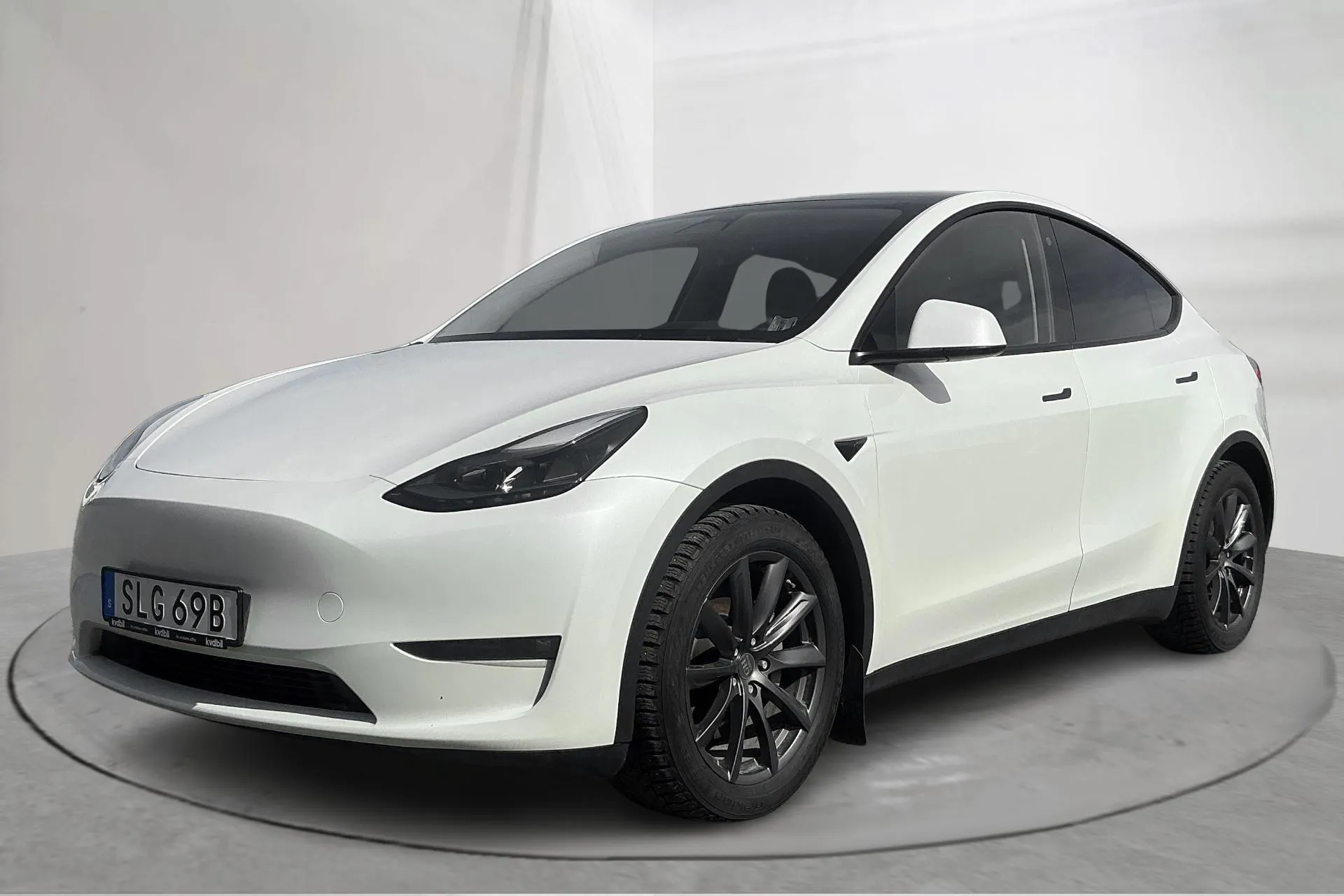 Presentation photo 1 of 20: Tesla Model Y Long Range Dual Motor AWD - 105 480 km - Automatic - white - 2024