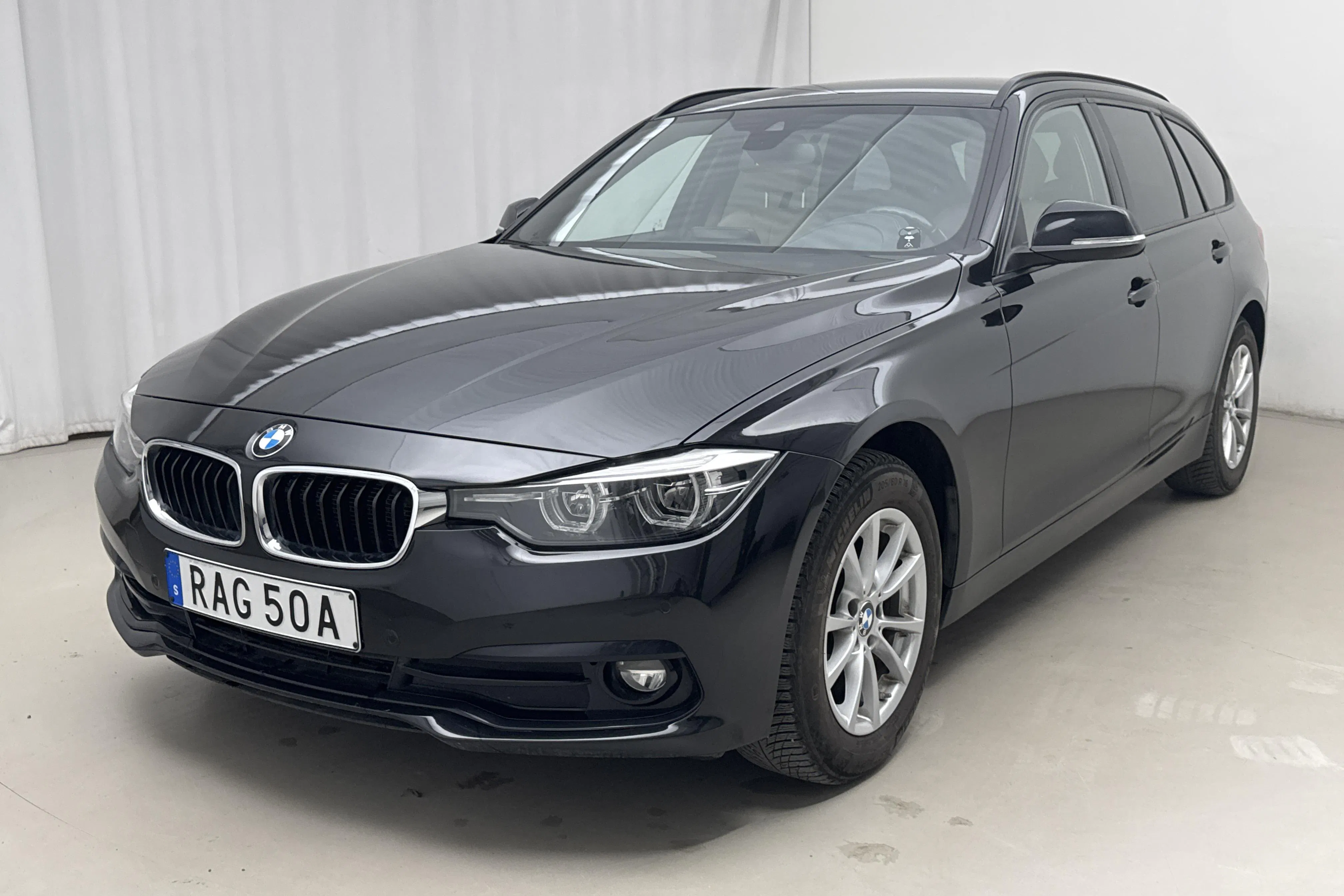 Presentationsfoto 1 av 17: BMW 320d xDrive Touring, F31 (190hk) - 8 730 mil - Automat - svart - 2019