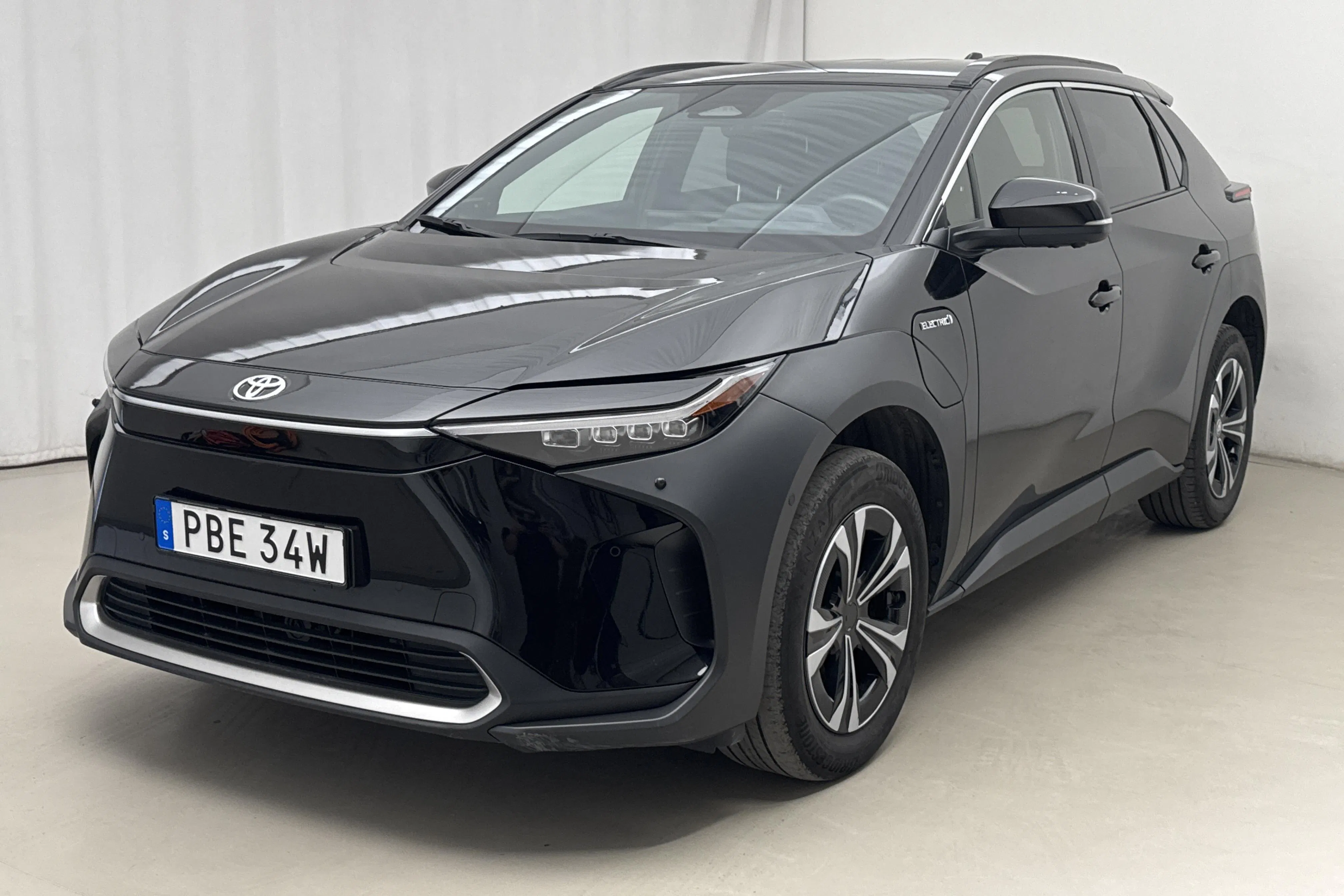 Esittelykuva 1 osoitteesta 18: Toyota bZ4X (204hk) - 106 550 km - Automaattinen - musta - 2023