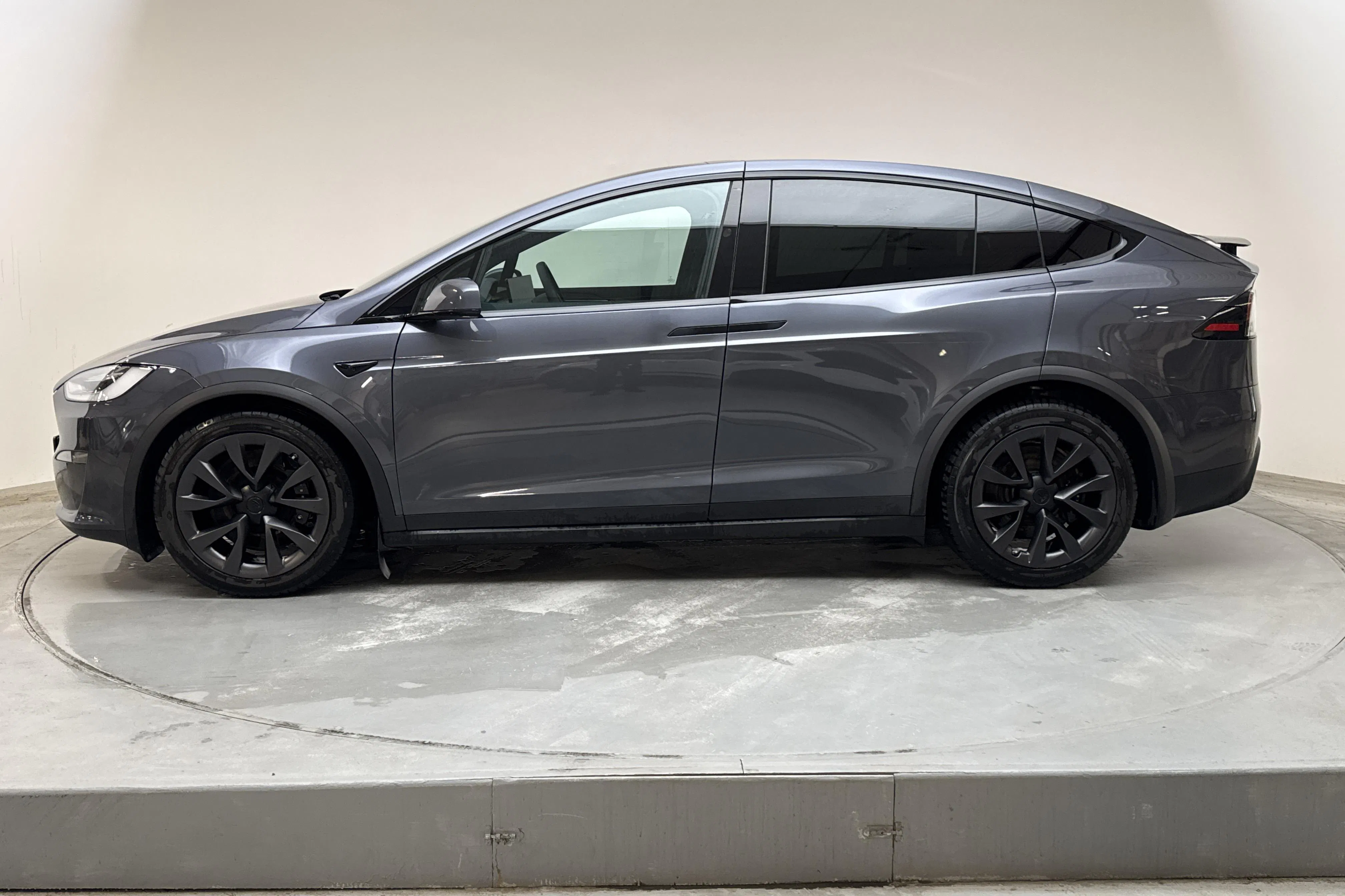 Presentationsfoto 2 av 21: Tesla Model X LR AWD (670hk) - 5 927 mil - Automat - grå - 2023