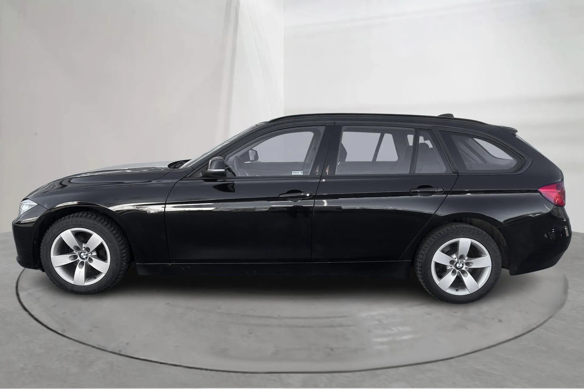 Presentationsfoto 2 av 12: BMW 320d xDrive Touring, F31 (184hk) - 23 181 mil - Manuell - svart - 2014