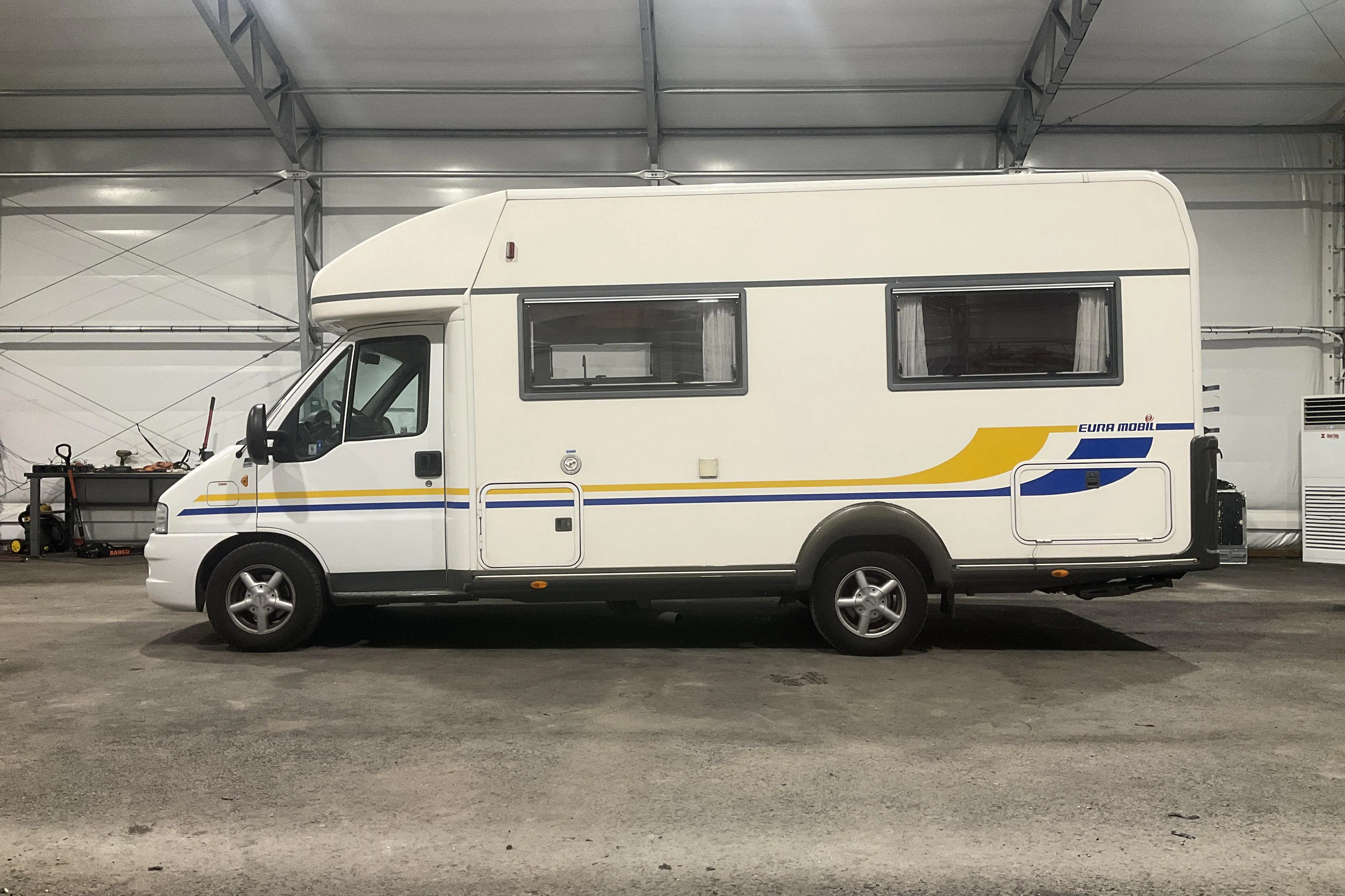 Presentationsfoto 2 av 33: FIAT EURA MOBIL CONTURA 632 SB Husbil - 8 780 mil - Manuell - vit - 2002