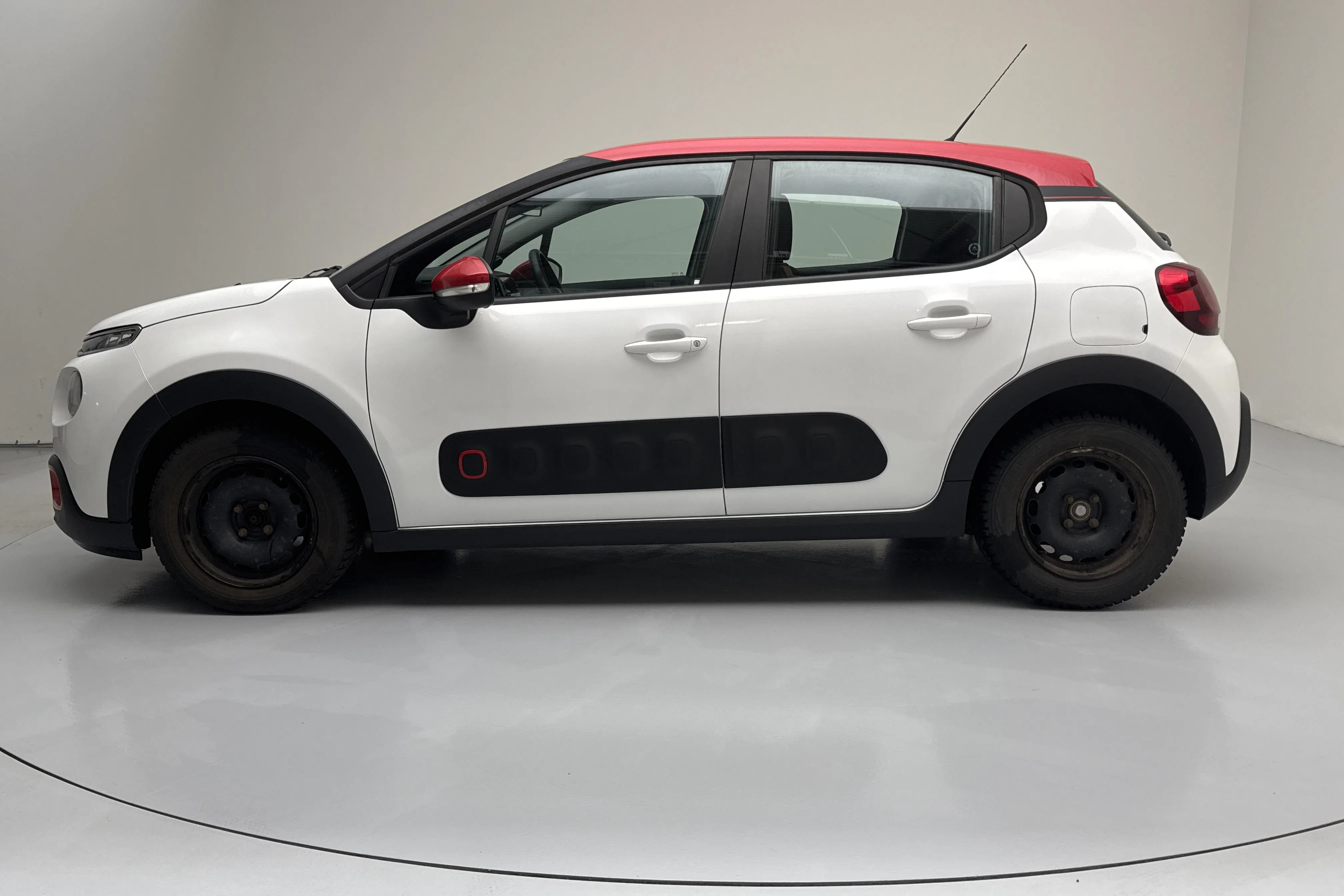 Presentationsfoto 2 av 13: Citroën C3 PureTech (110hk) - 15 291 mil - Automat - vit - 2017