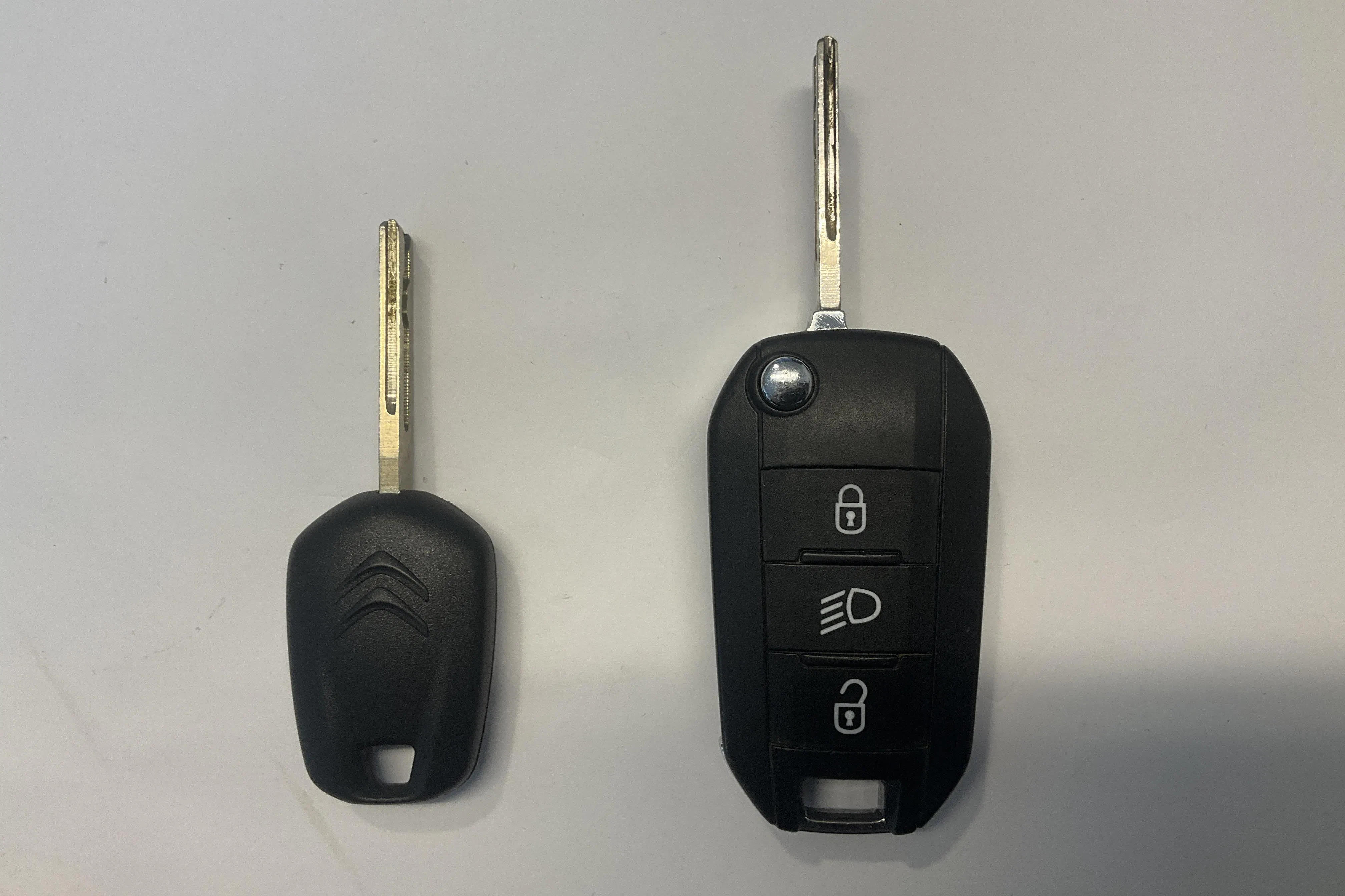 Presentationsfoto 13 av 13: Citroën C3 PureTech (110hk) - 15 291 mil - Automat - vit - 2017