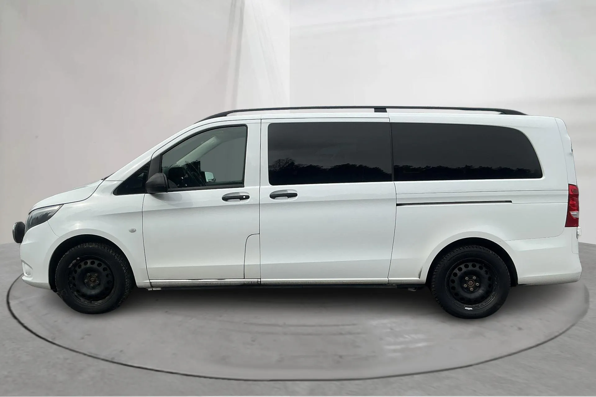Presentationsfoto 2 av 13: Mercedes Vito Tourer 116 CDI 4MATIC W640 (163hk) - 26 928 mil - Automat - vit - 2022