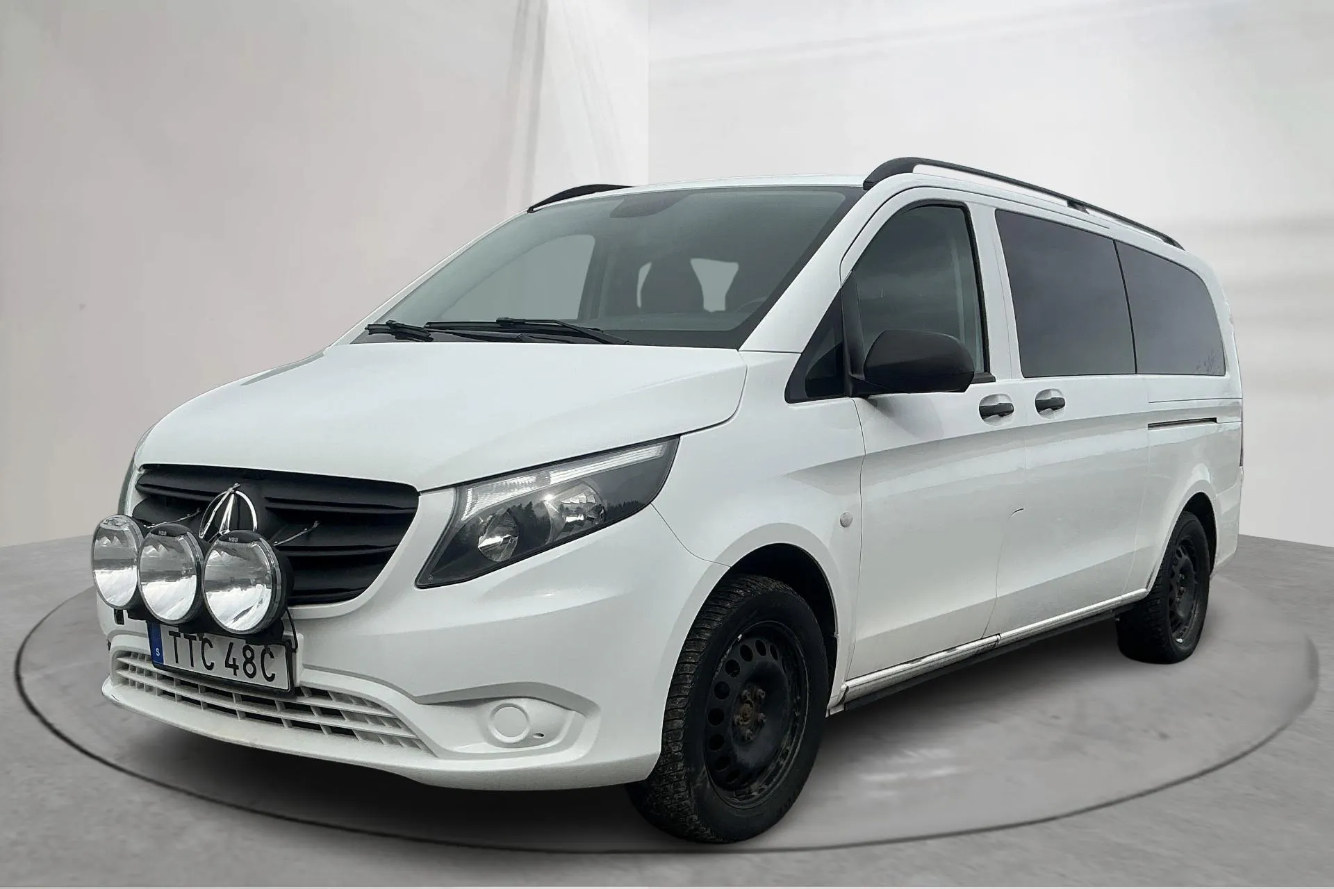 Presentationsfoto 1 av 13: Mercedes Vito Tourer 116 CDI 4MATIC W640 (163hk) - 26 928 mil - Automat - vit - 2022