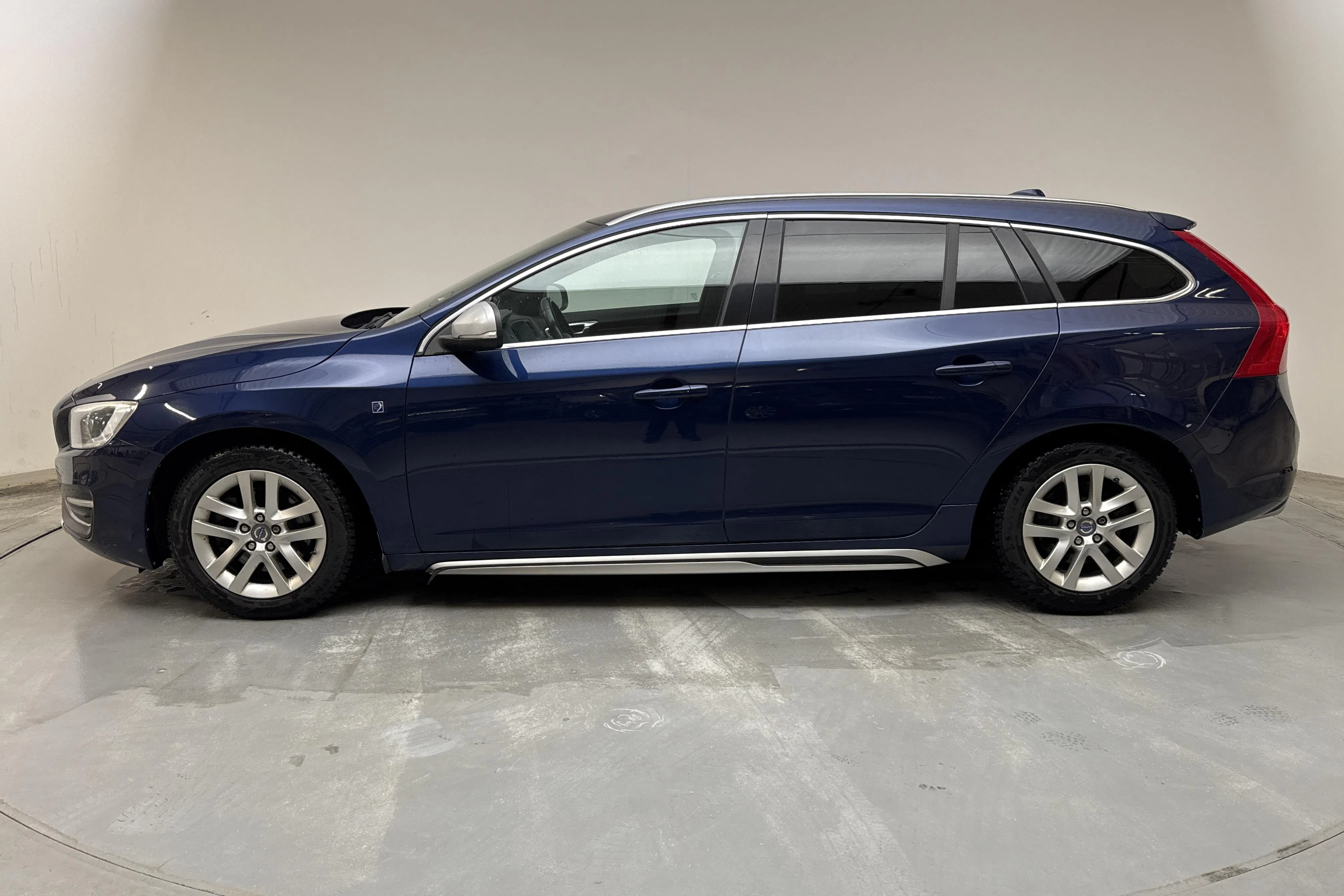 Presentation photo 2 of 12: Volvo V60 D3 (136hk) - 290 830 km - Manual - blue - 2014