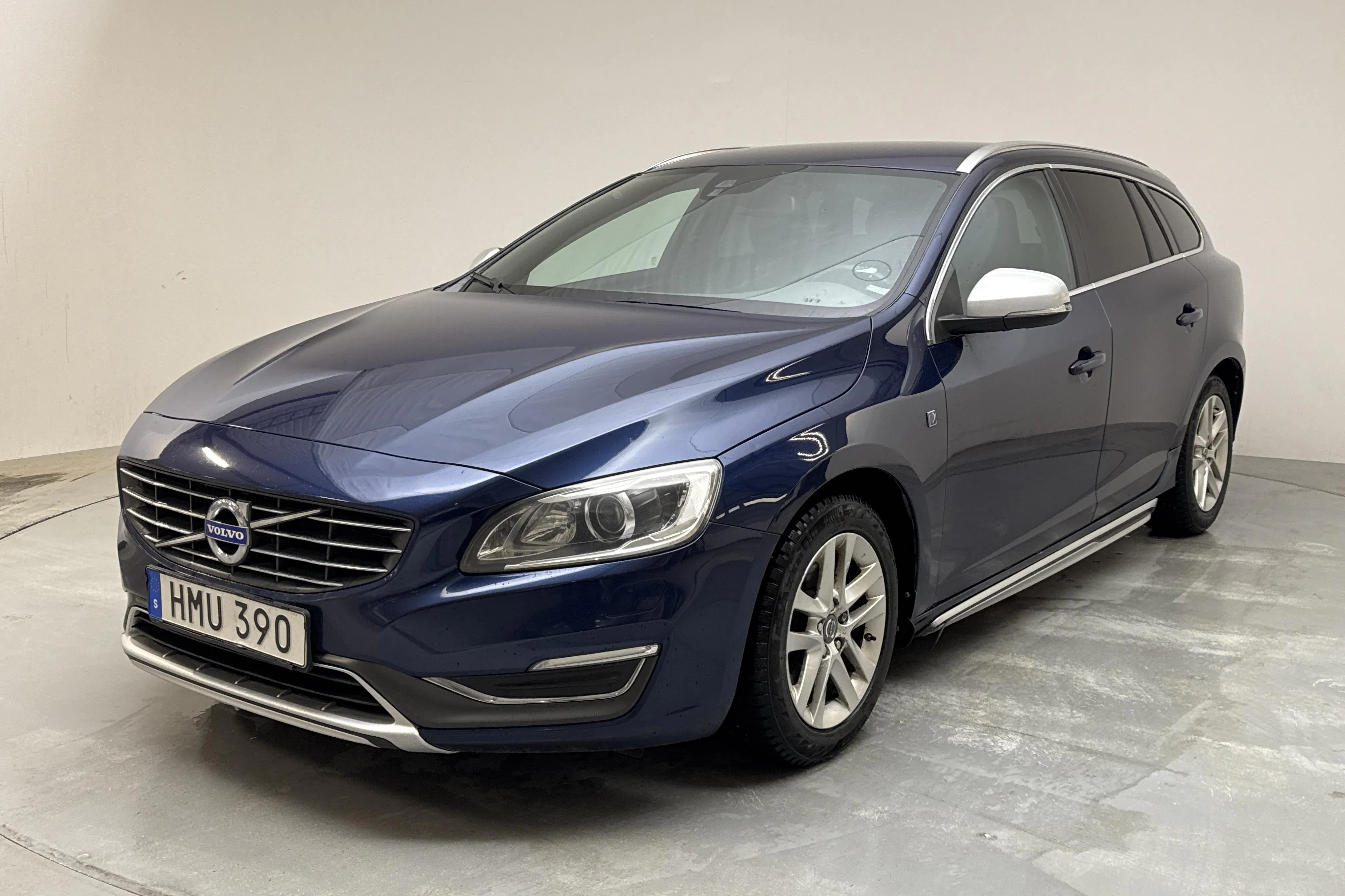 Presentation photo 1 of 12: Volvo V60 D3 (136hk) - 290 830 km - Manual - blue - 2014
