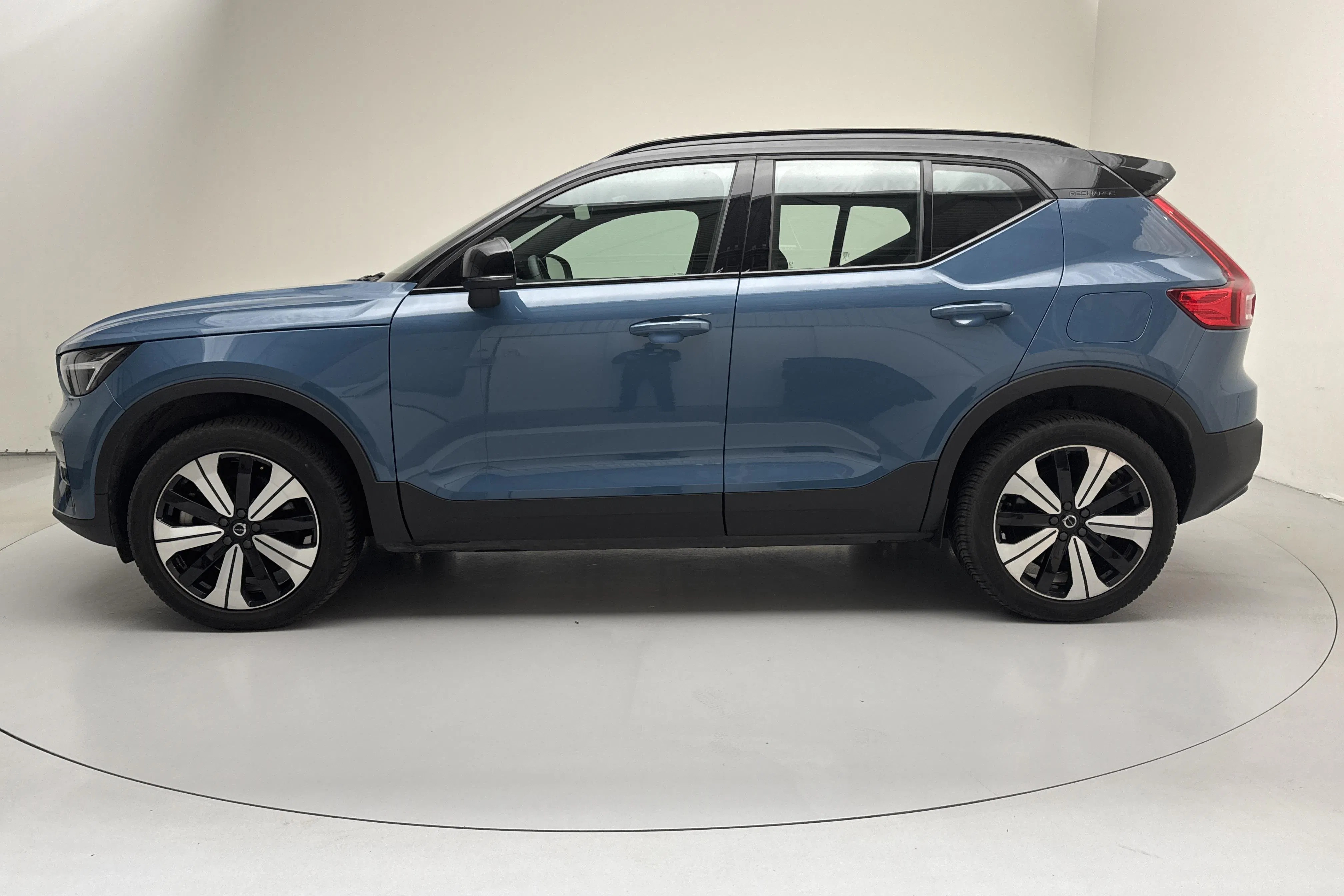 Esittelykuva 2 osoitteesta 18: Volvo XC40 P6 Recharge (231hk) - 57 450 km - Automaattinen - sininen - 2023
