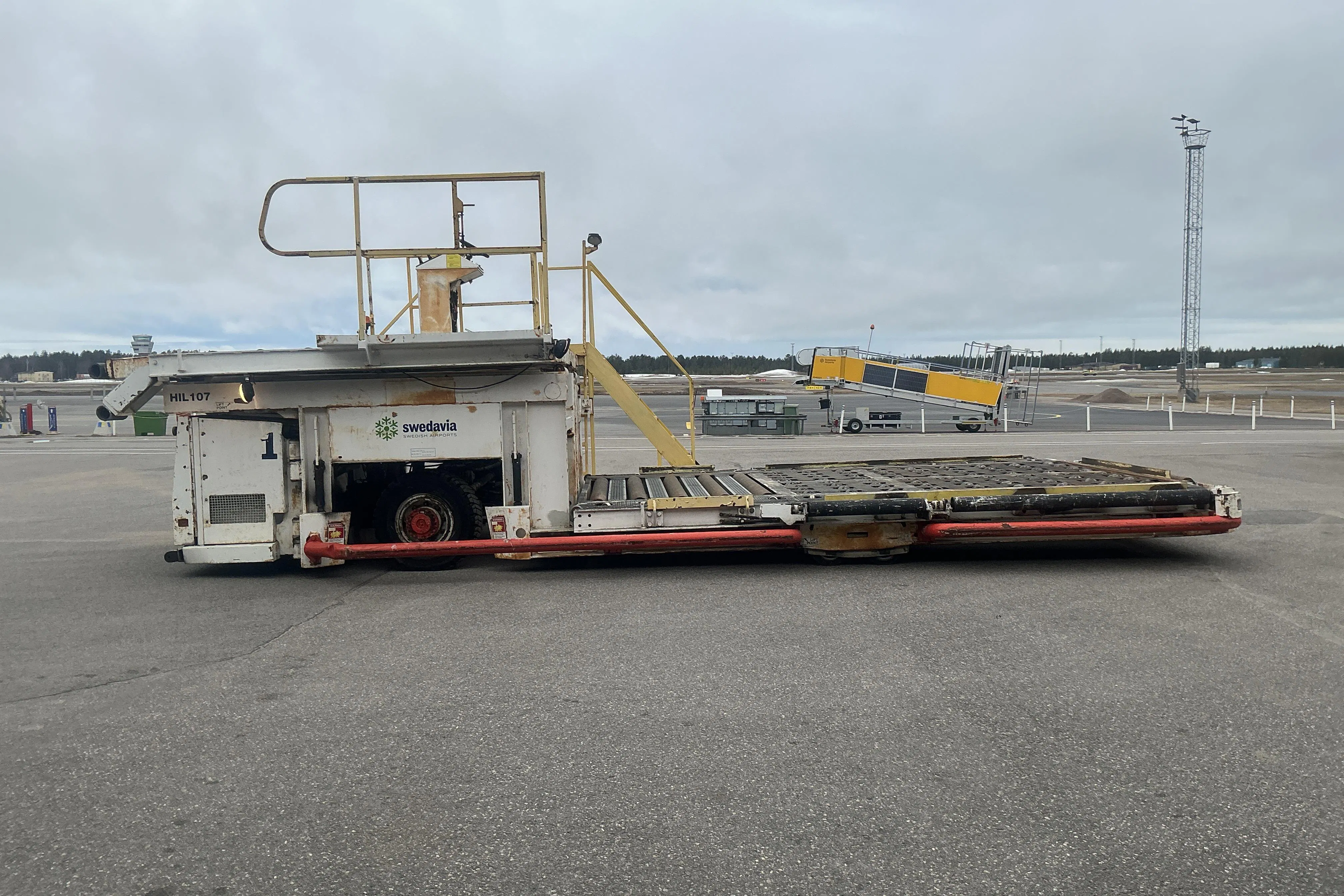 Presentation photo 2 of 24: FMC High-Loader Commander -  - Automatic - white - 1987