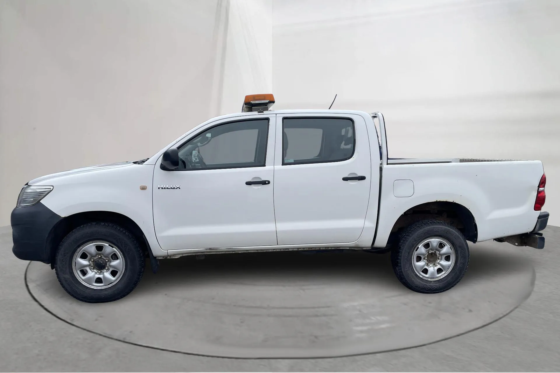 Presentation photo 2 of 14: Toyota Hilux 2.5 D-4D 4WD (144hk) - 190 520 km - Manual - white - 2013