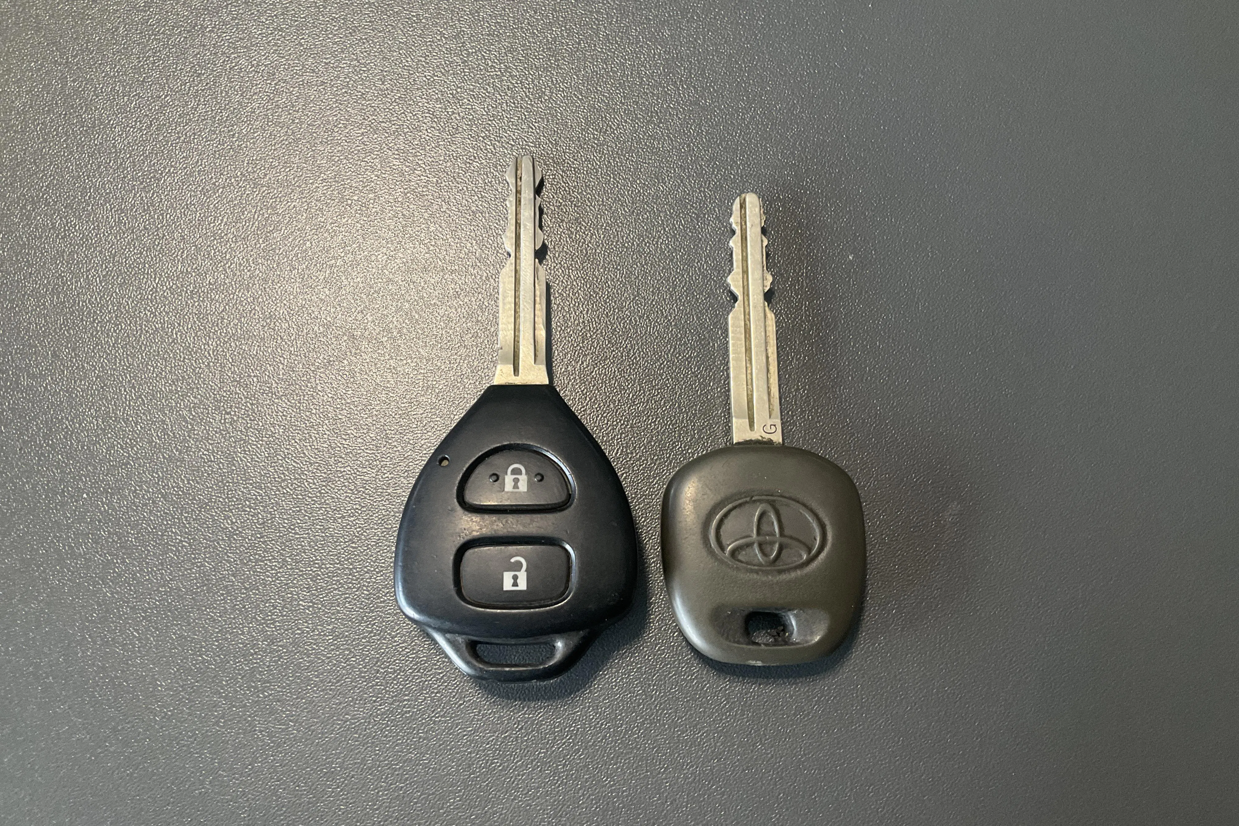 Presentation photo 14 of 14: Toyota Hilux 2.5 D-4D 4WD (144hk) - 190 520 km - Manual - white - 2013