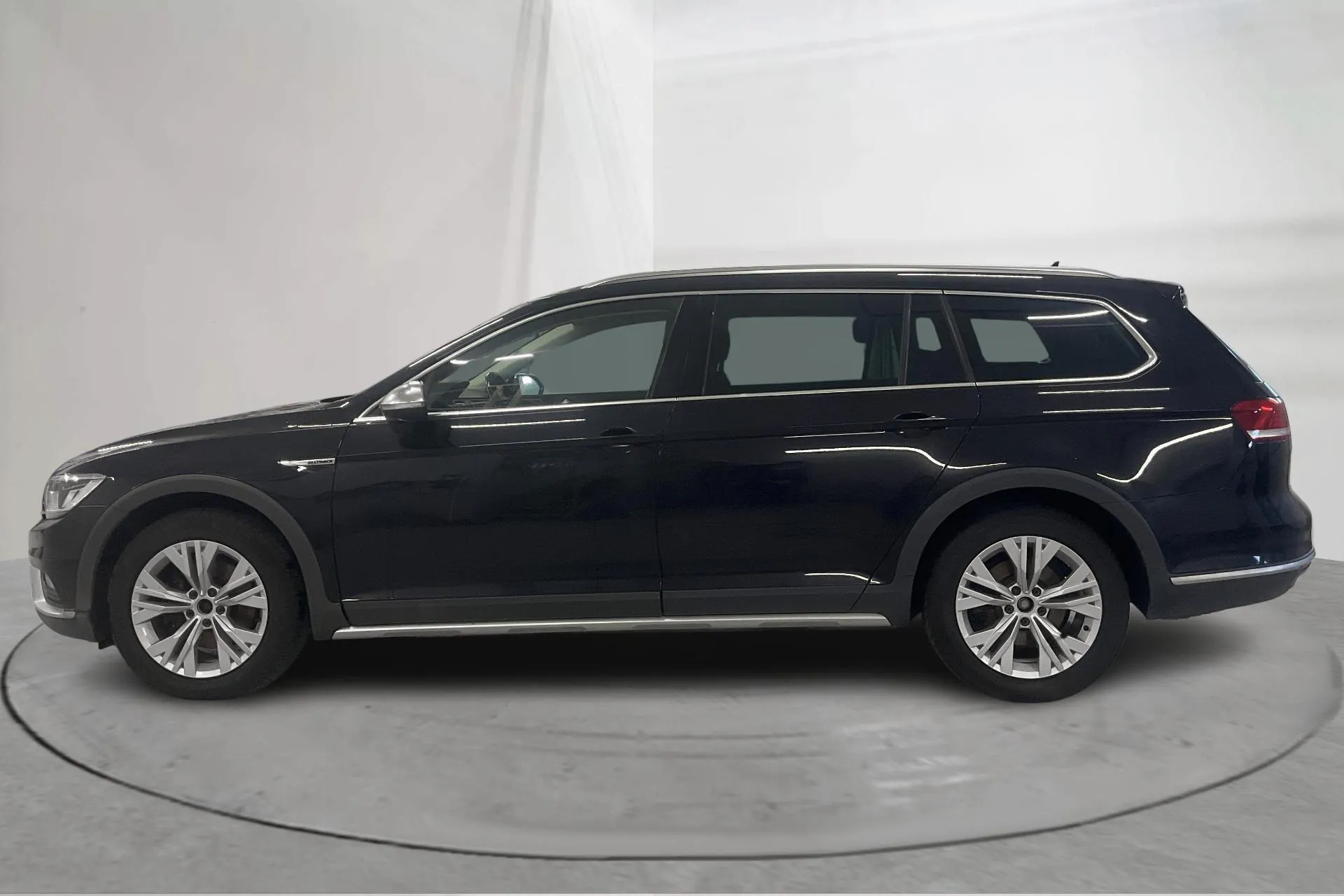 Presentationsfoto 2 av 23: VW Passat Alltrack 2.0 TDI 4MOTION (190hk) - 19 030 mil - Automat - svart - 2017