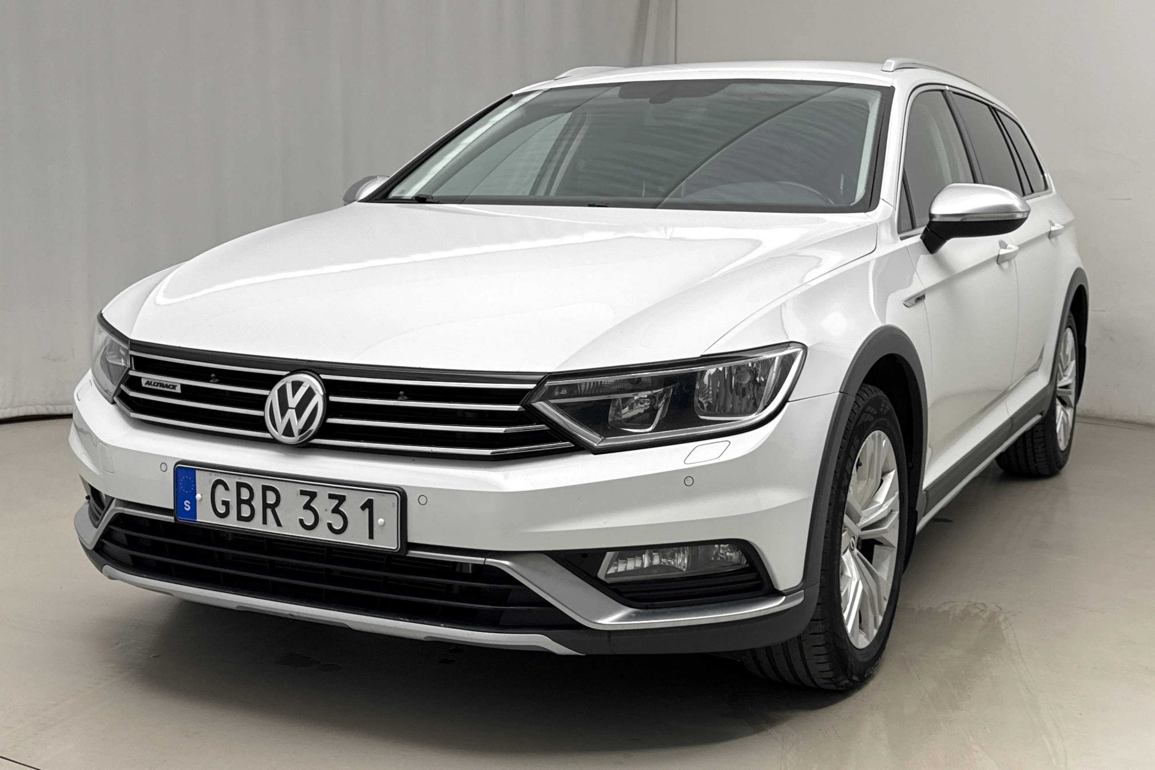 Presentationsfoto 1 av 18: VW Passat Alltrack 2.0 TDI 4MOTION (190hk) - 19 690 mil - Automat - vit - 2017