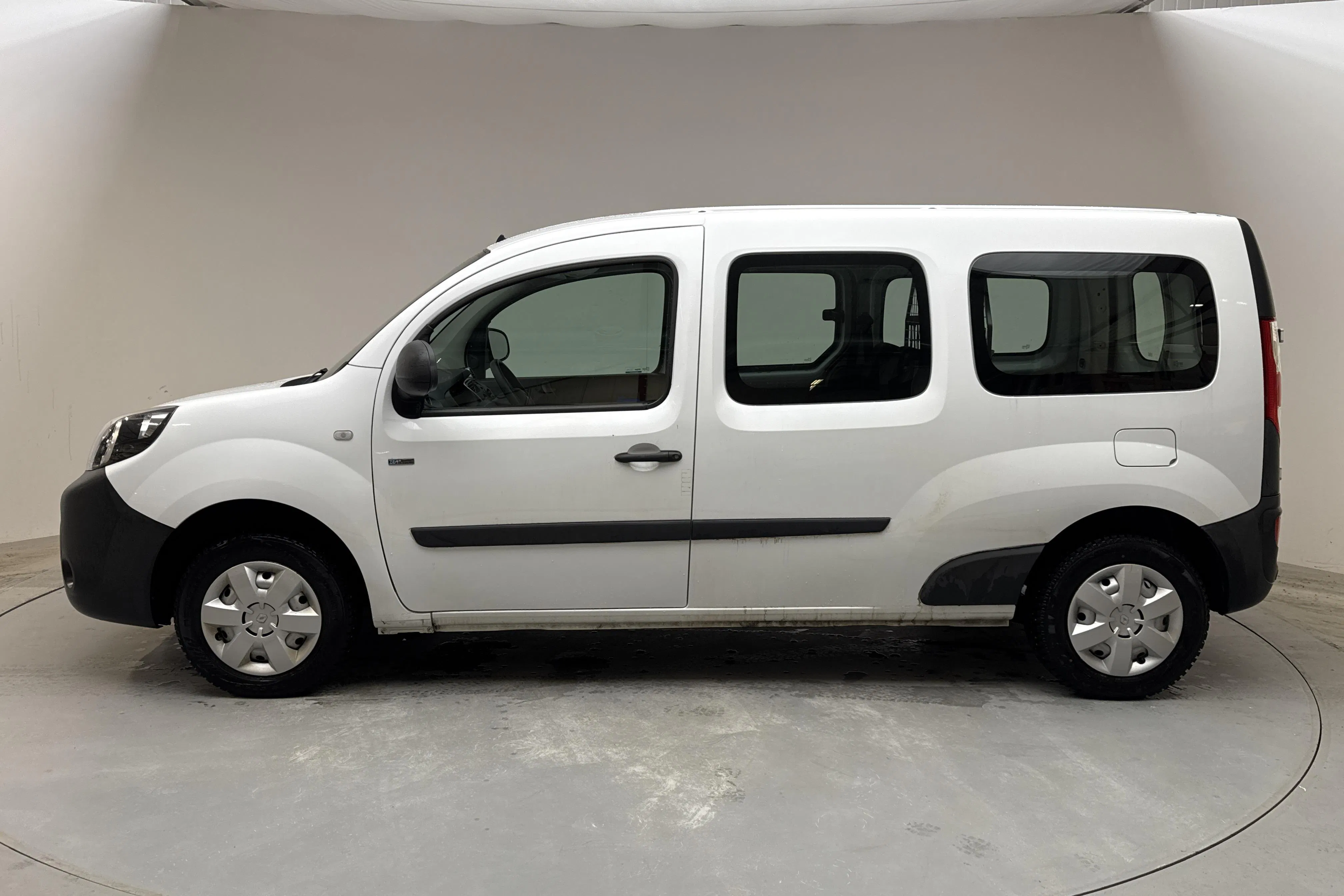 Presentationsfoto 2 av 15: Renault Kangoo Z.E Power Plus 33kWh Maxi Skåp (60hk) - 7 388 mil - Automat - vit - 2021