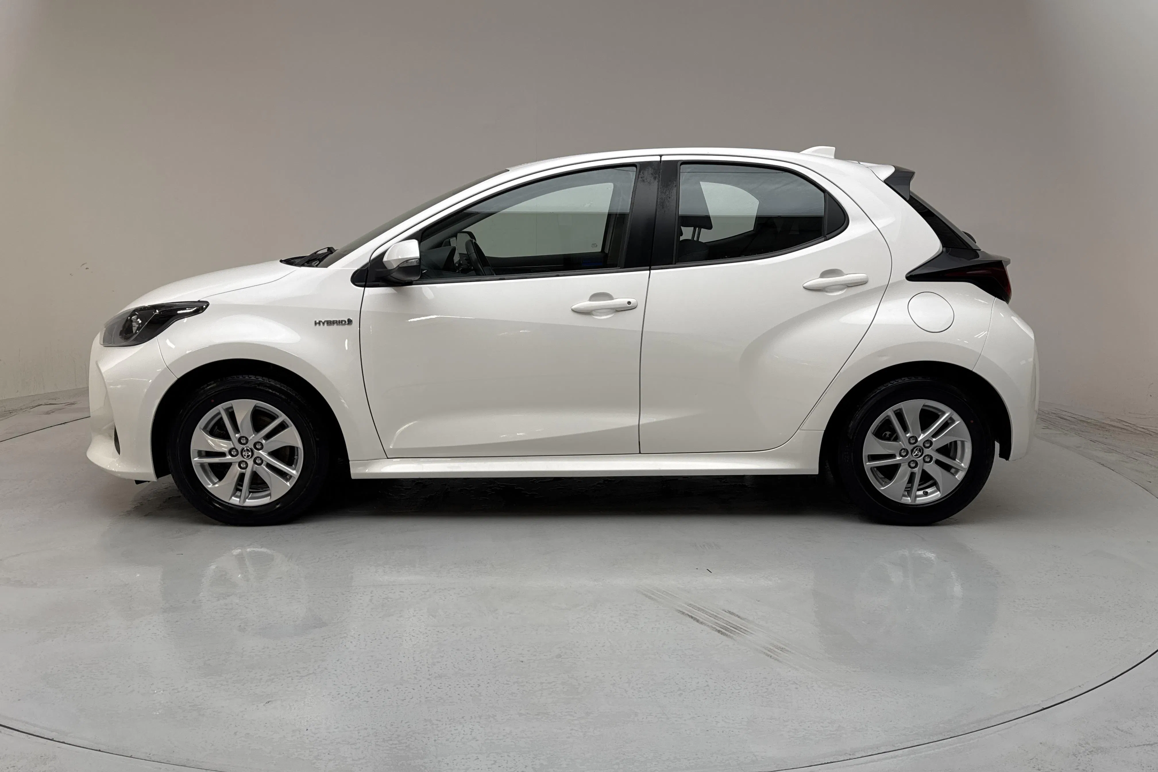 Presentation photo 2 of 20: Toyota Yaris 1.5 Hybrid 5dr (116hk) - 113 110 km - Automatic - white - 2020