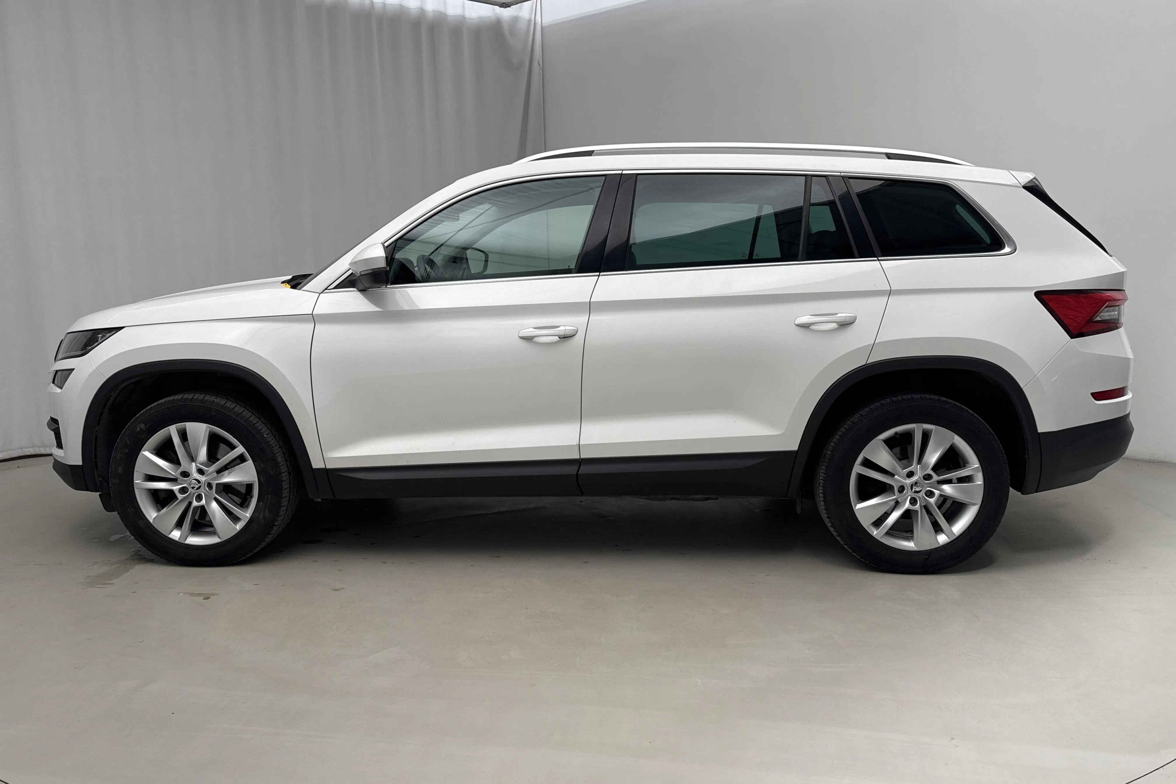 Presentationsfoto 2 av 19: Skoda Kodiaq 2.0 TDI 4X4 (190hk) - 16 158 mil - Automat - vit - 2018