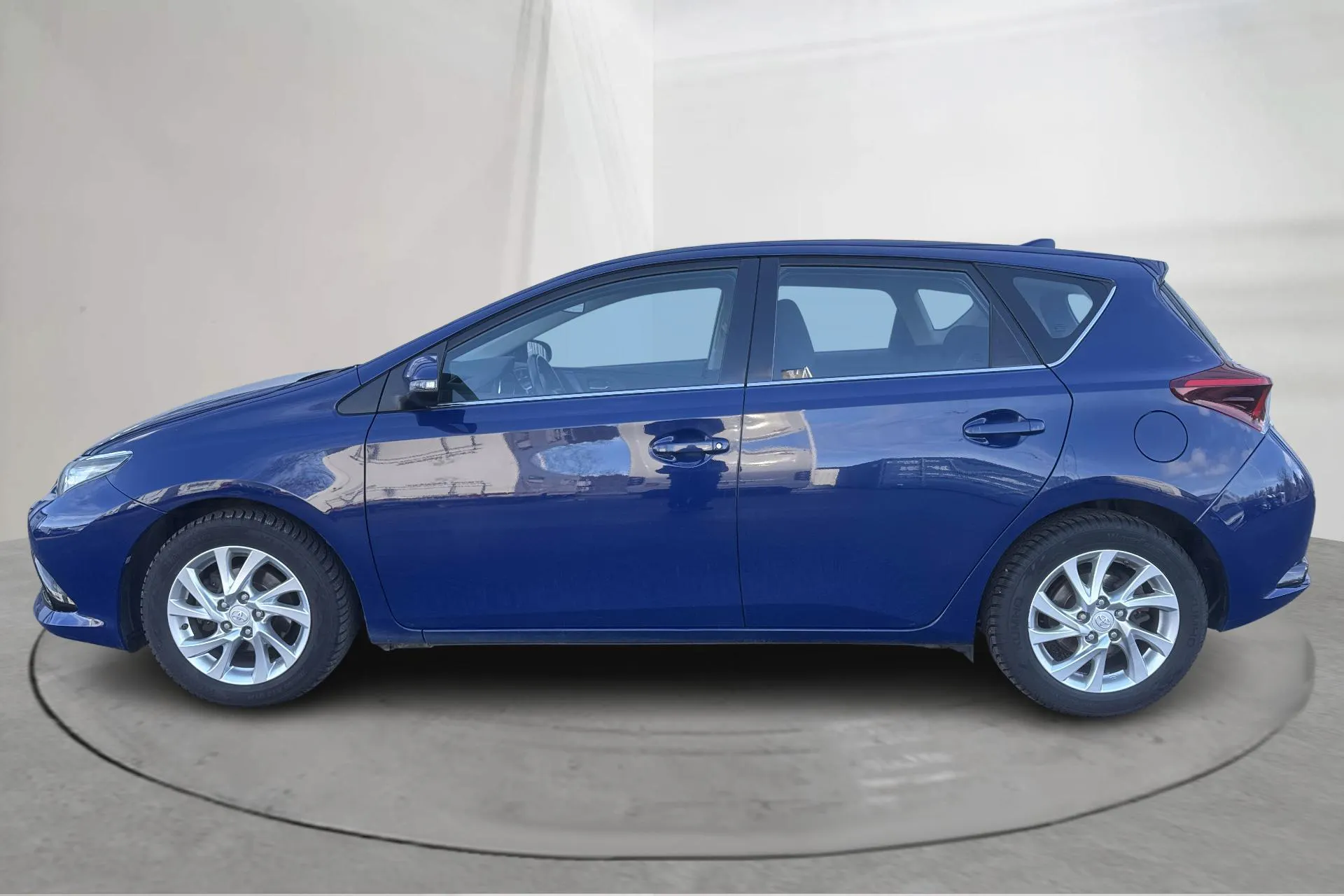 Presentation photo 2 of 14: Toyota Auris 1.2T 5dr (116hk) - 127 360 km - Manual - Dark Blue - 2016