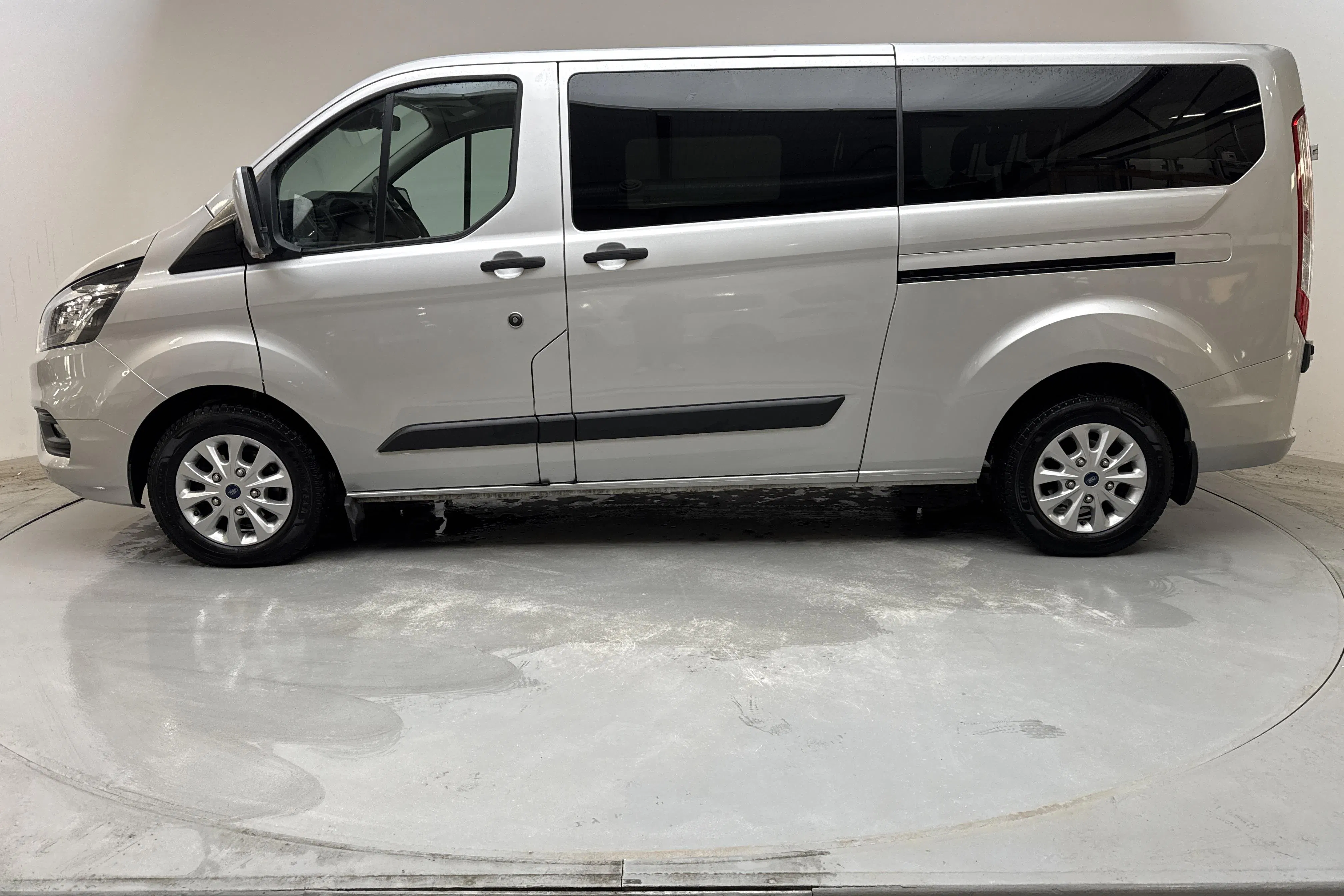 Presentation photo 2 of 12: Ford Transit Custom 320 Kombi (130hk) - 101 800 km - Automatic - gray - 2022