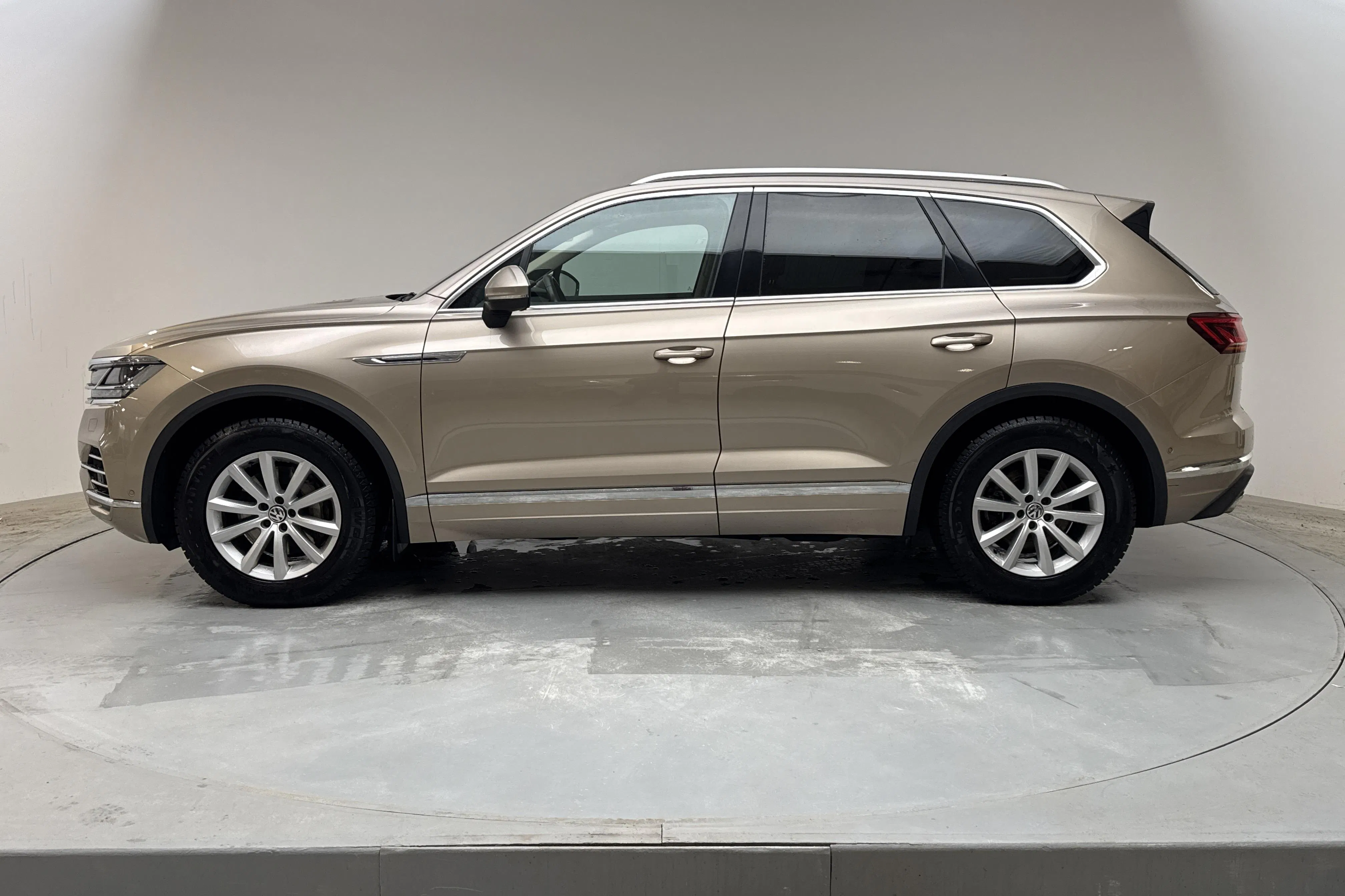 Presentationsfoto 2 av 19: VW Touareg V6 TDI 4Motion (286hk) - 15 789 mil - Automat - Light Brown - 2018
