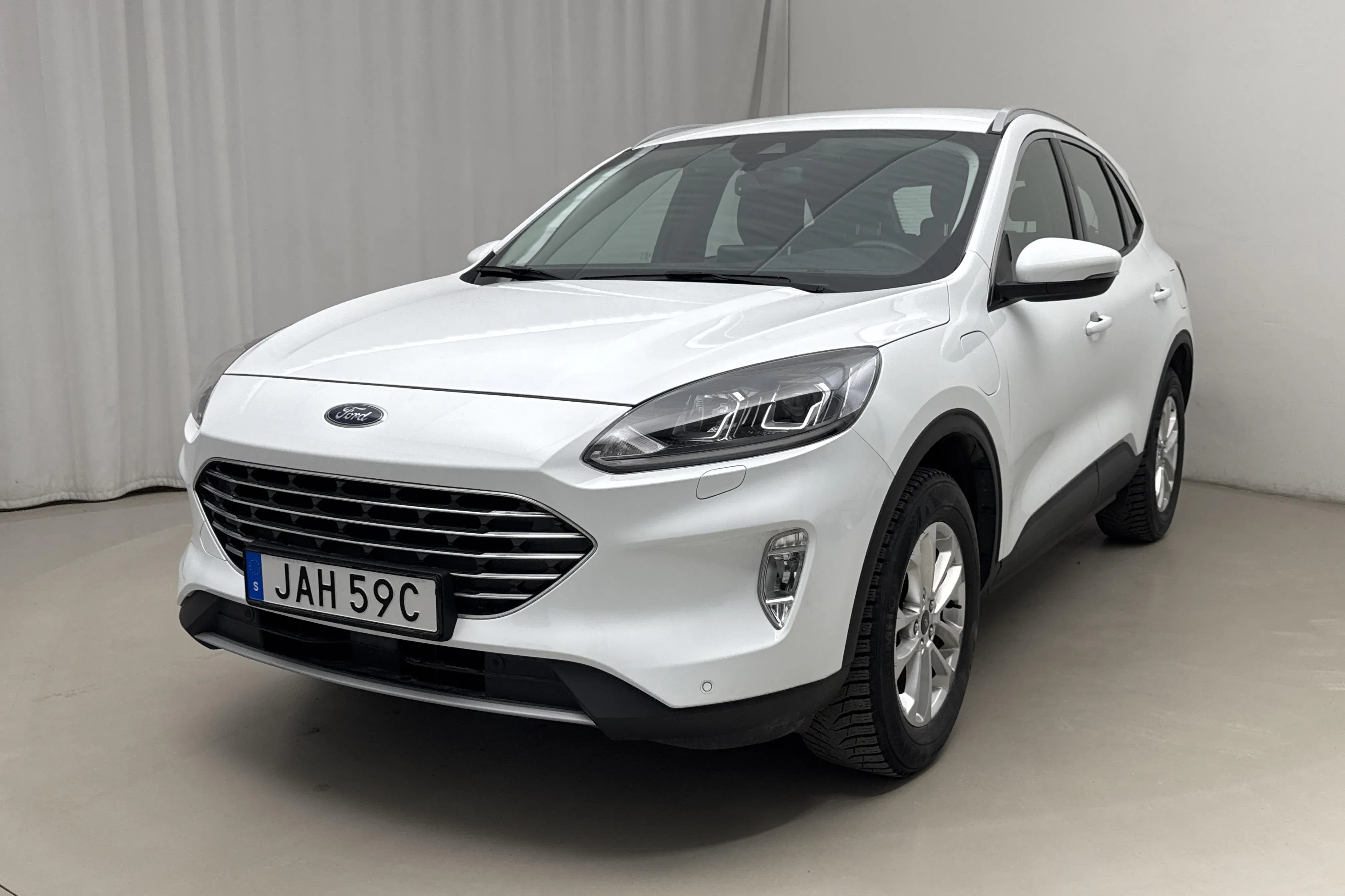 Presentation photo 1 of 21: Ford Kuga 2.5 PHEV (225hk) - 64 320 km - Automatic - white - 2023