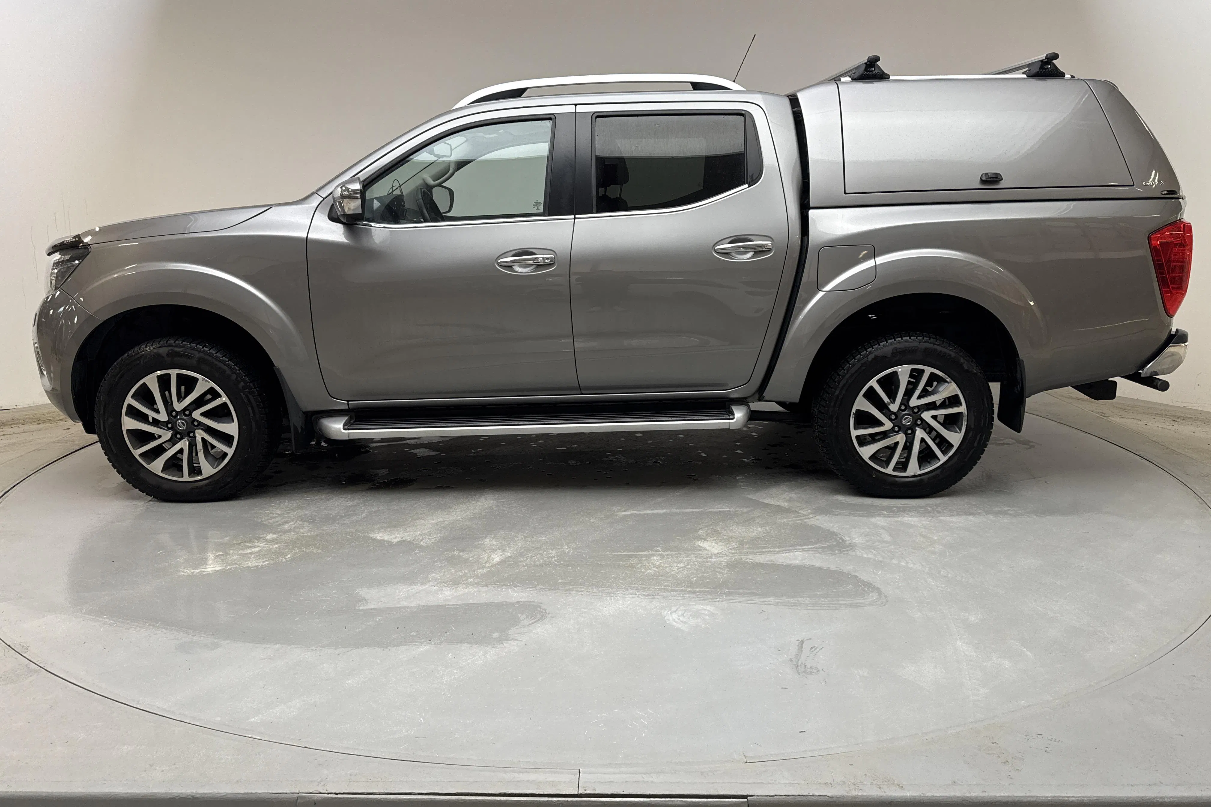 Presentationsfoto 2 av 14: Nissan Navara 2.3 dCi 4x4 (190hk) - 11 201 mil - Automat - grå - 2019