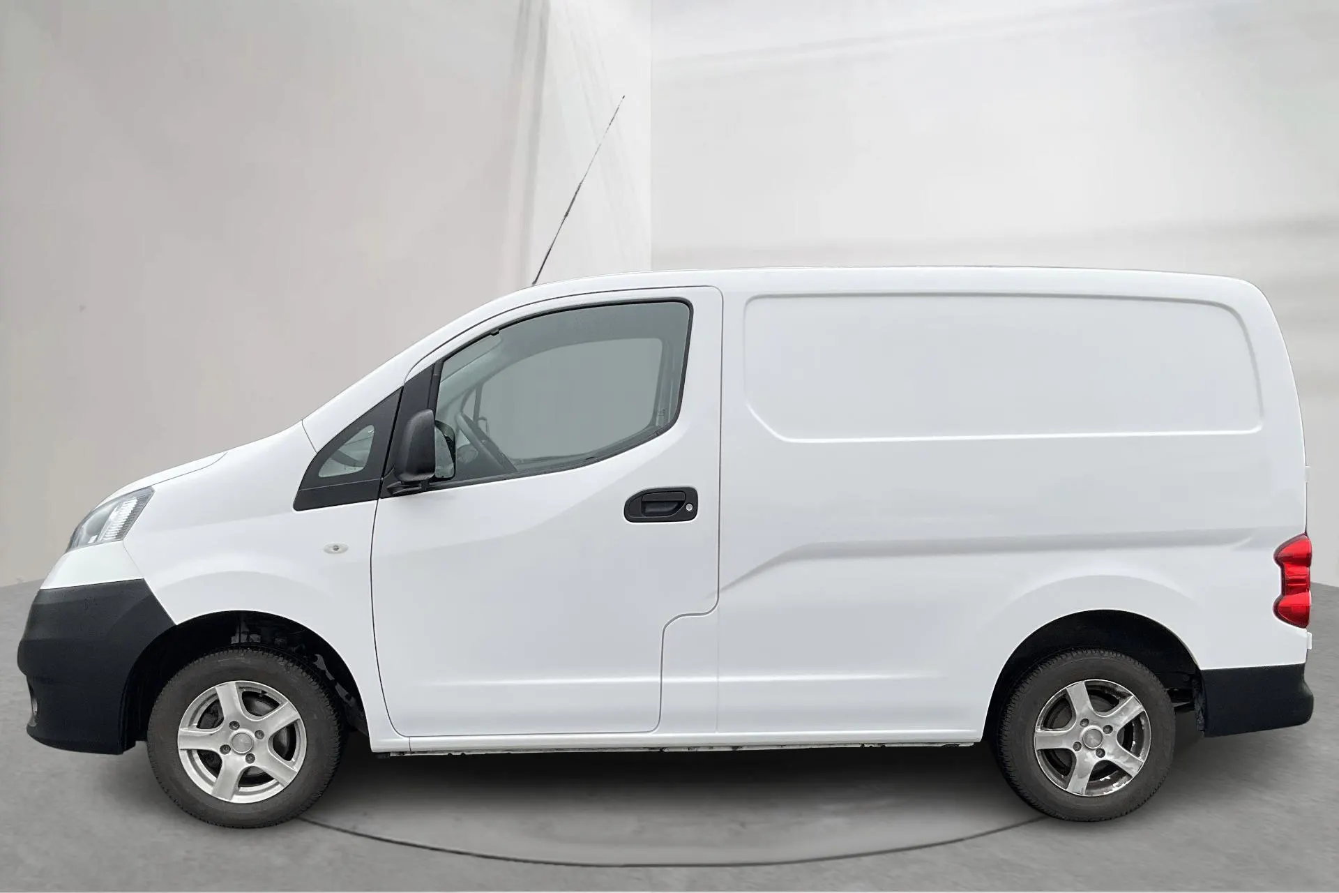 Presentation photo 2 of 16: Nissan NV200 1.5 dCi Skåp (90hk) - 43 890 km - Manual - white - 2016