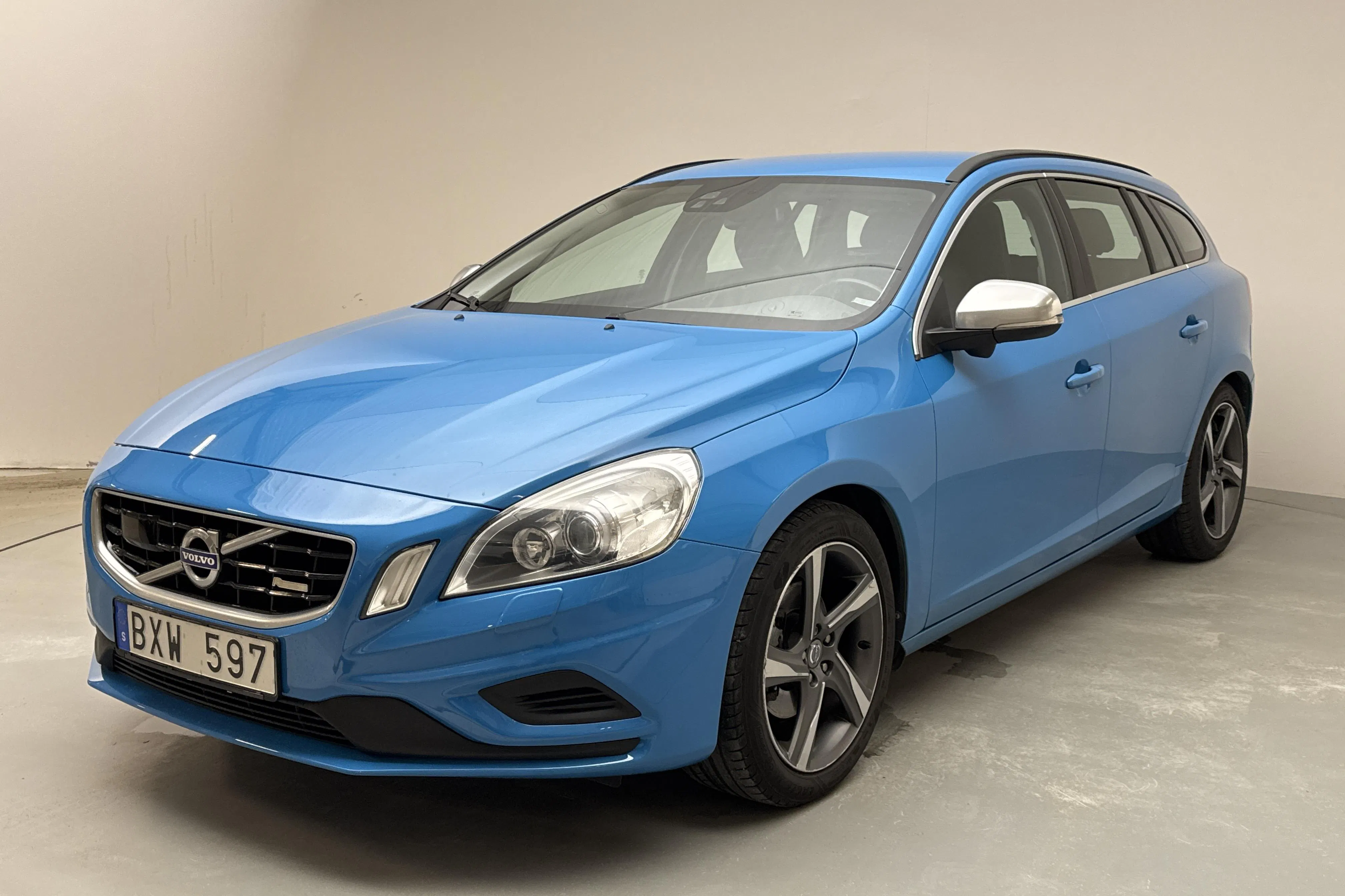 Presentationsfoto 1 av 14: Volvo V60 D4 (163hk) - 33 649 mil - Automat - blå - 2013