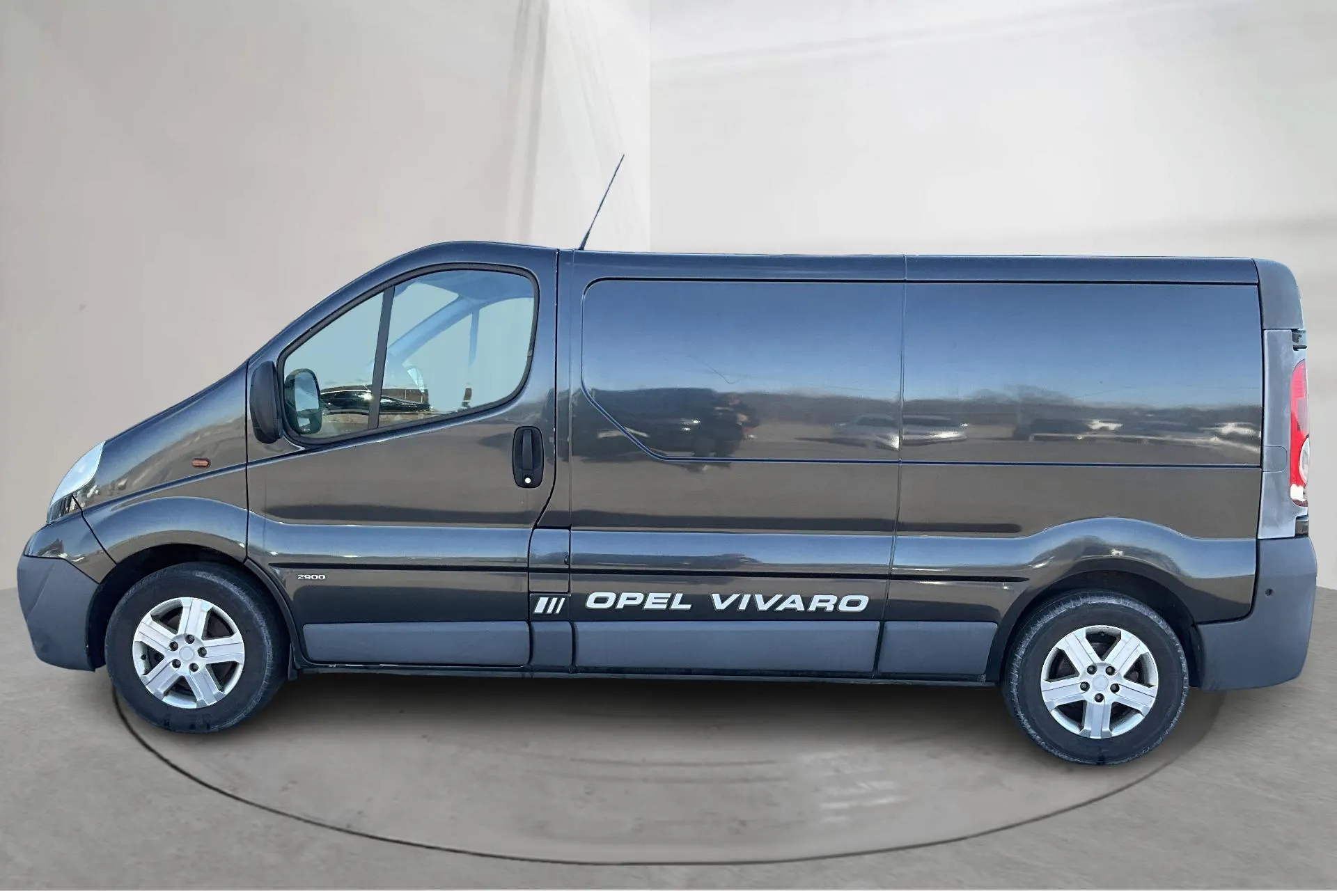 Presentation photo 2 of 14: Opel Vivaro 2.0 CDTI (114hk) - 222 070 km - Manual - black - 2011
