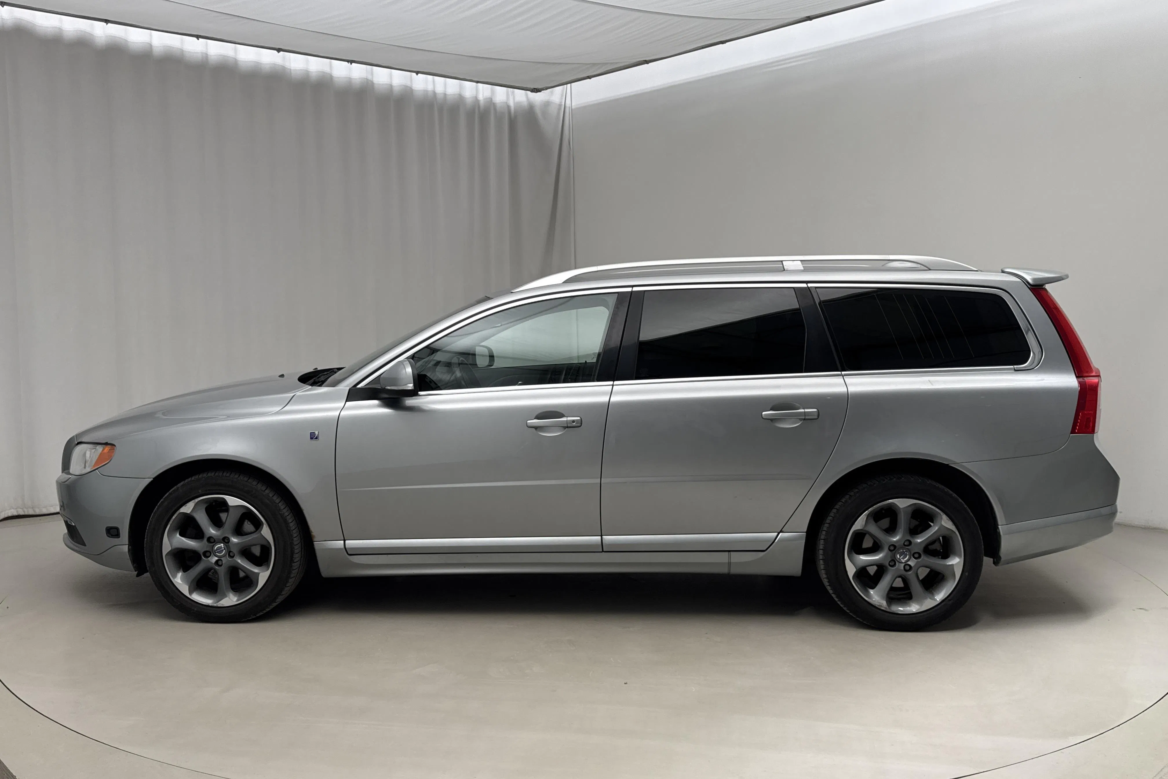 Presentation photo 2 of 17: Volvo V70 II T4F (180hk) - 248 030 km - Automatic - silver - 2012