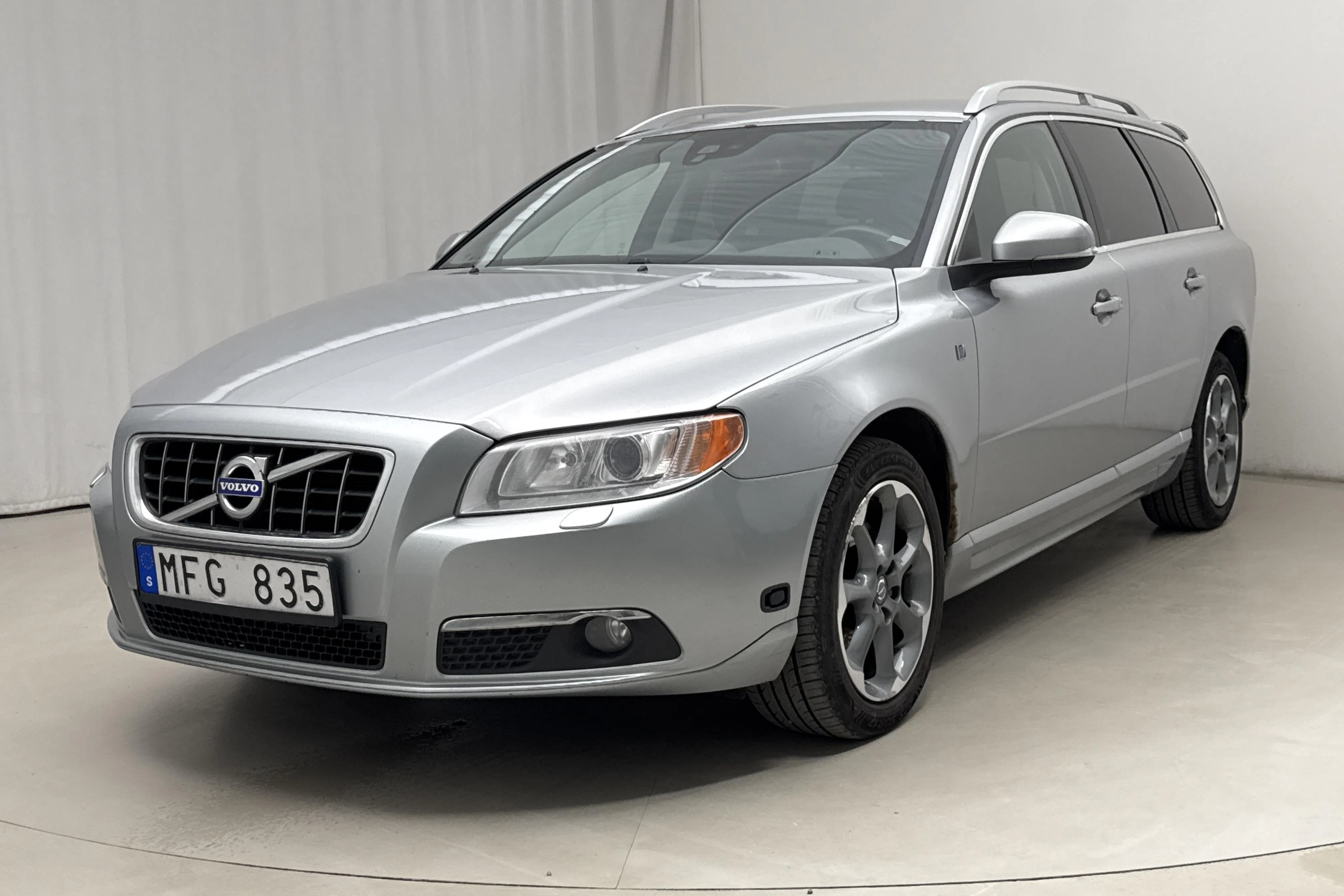 Presentation photo 1 of 17: Volvo V70 II T4F (180hk) - 248 030 km - Automatic - silver - 2012