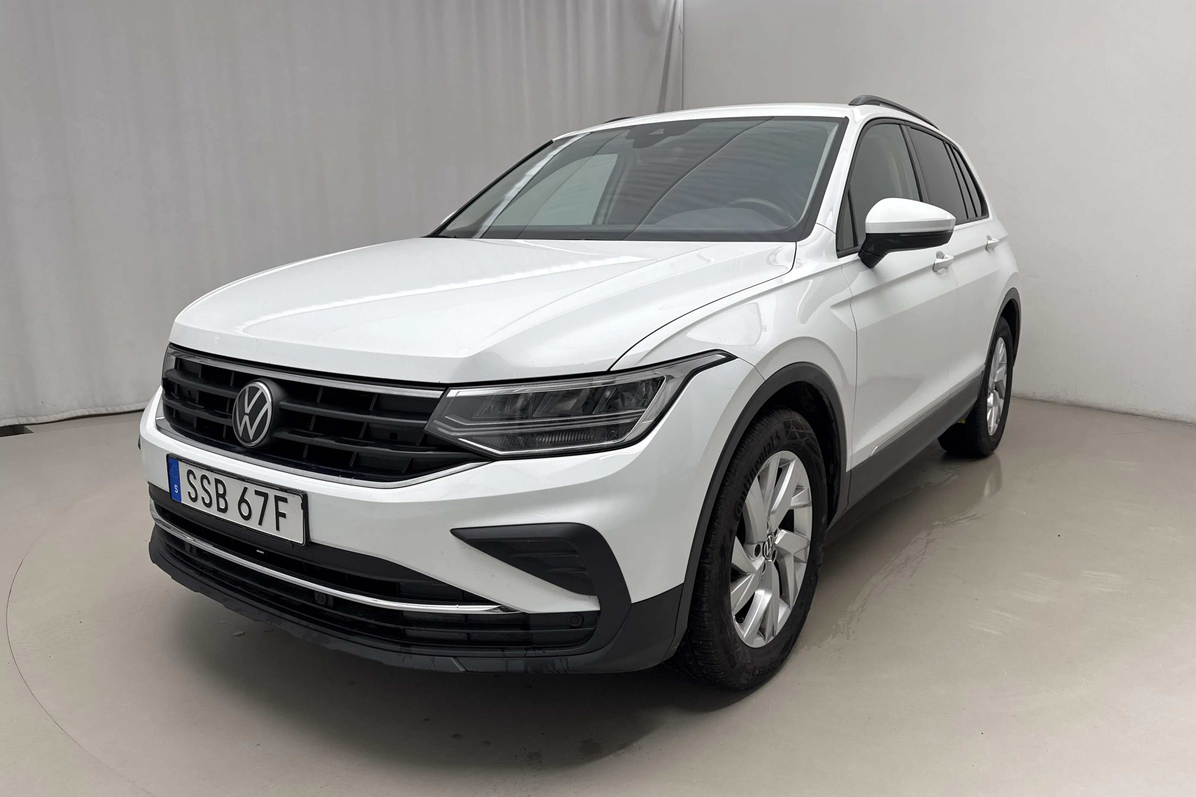 Presentationsfoto 1 av 18: VW Tiguan 1.5 TSI (150hk) - 9 504 mil - Automat - vit - 2023