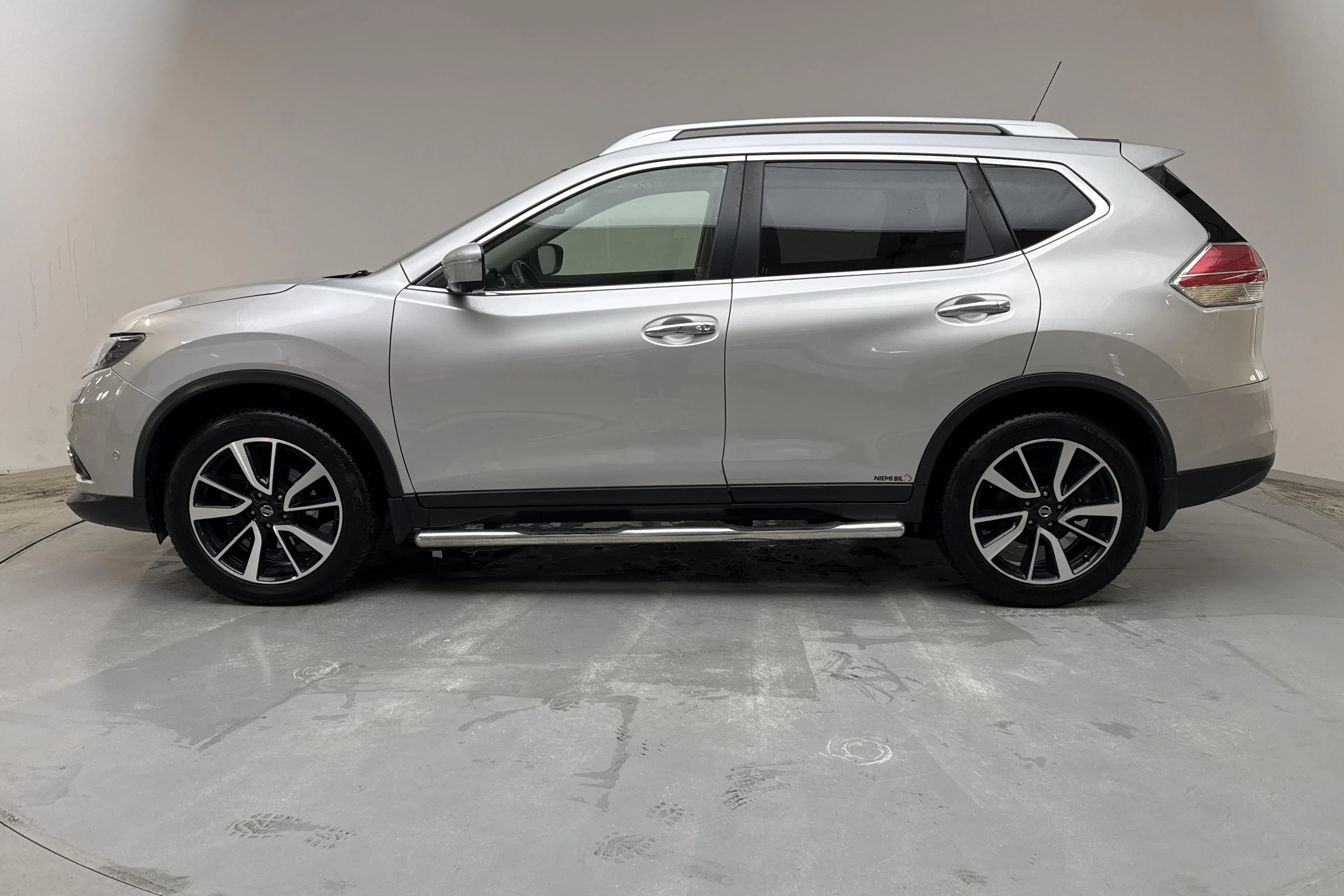 Presentation photo 2 of 15: Nissan X-trail 1.6 dCi 2WD (130hk) - 113 660 km - Automatic - silver - 2017