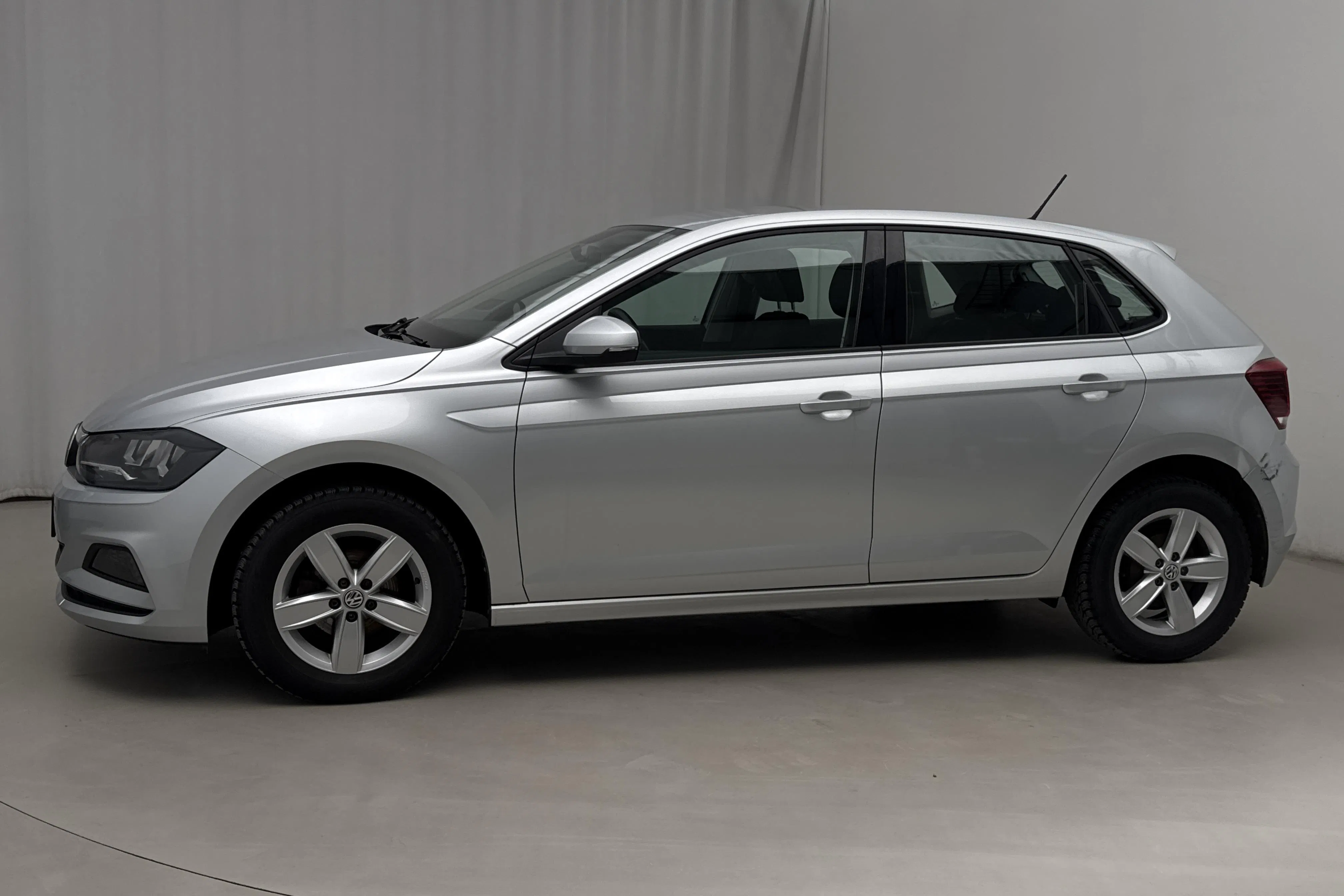 Presentationsfoto 2 av 12: VW Polo 1.0 TSI 5dr (95hk) - 3 158 mil - Manuell - silver - 2020