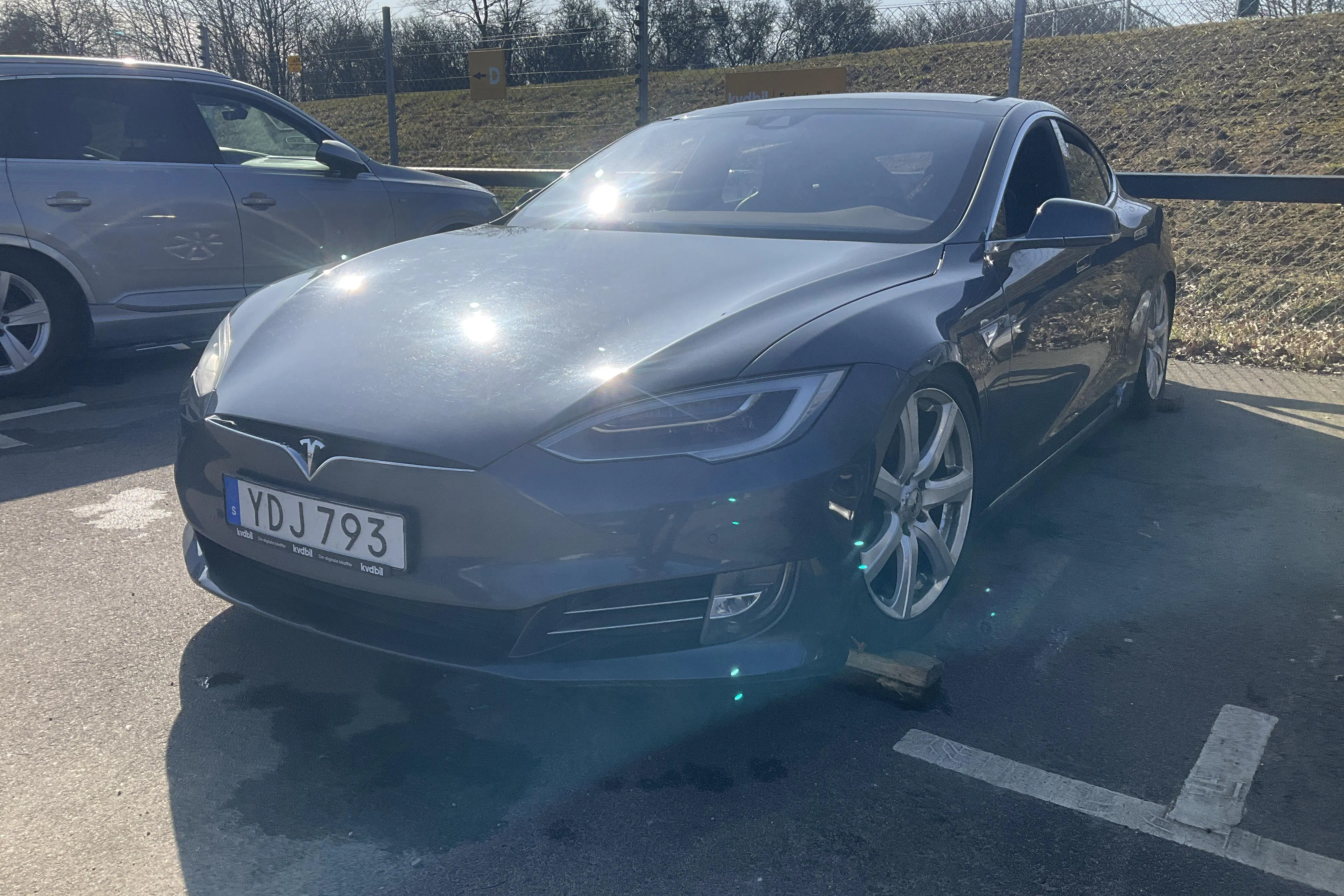 Presentationsfoto 1 av 14: Tesla Model S 90D - 0 mil - Automat - grå - 2016