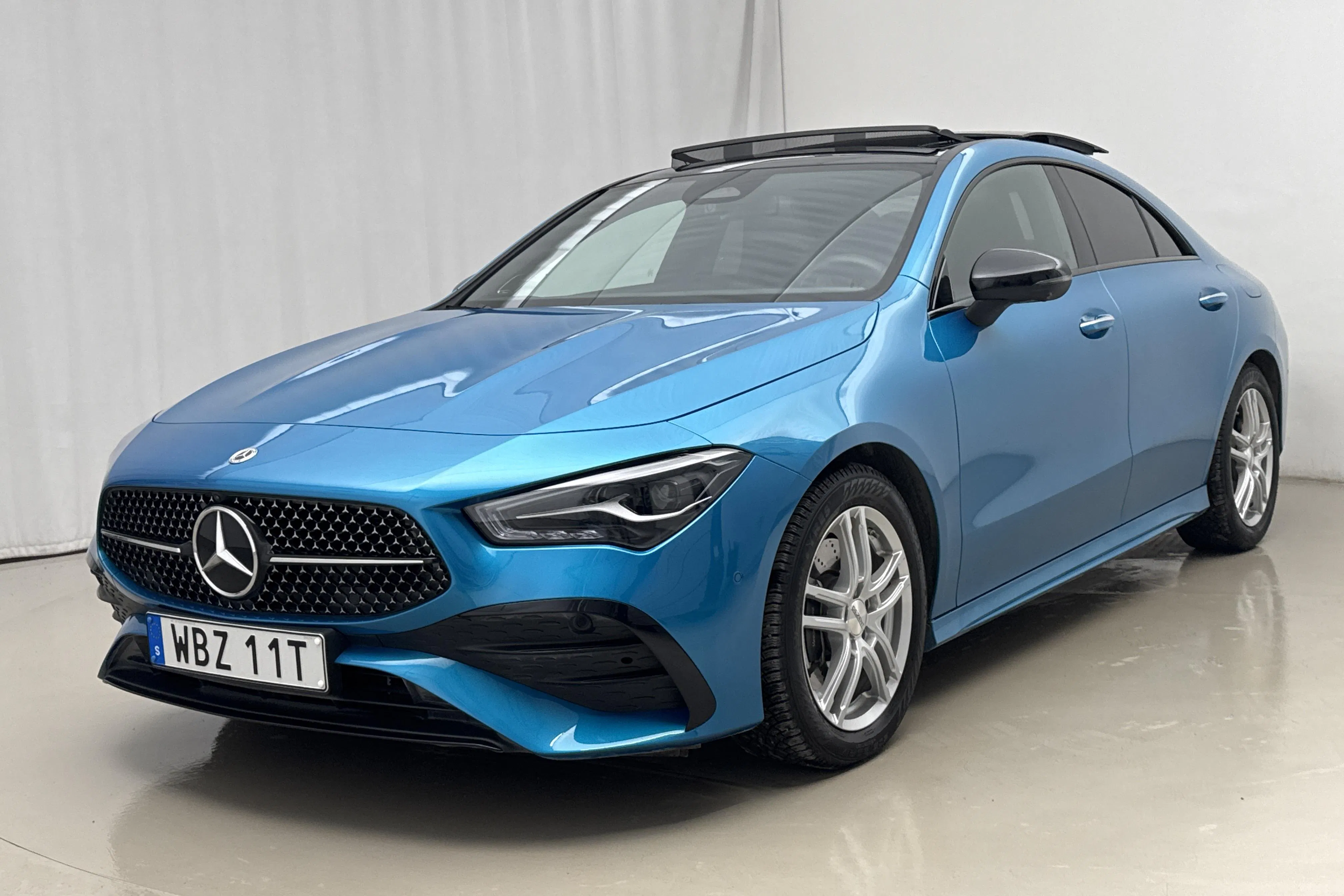 Presentation photo 1 of 23: Mercedes CLA 200 Coupé C118 (163hk) - 21 960 km - Automatic - blue - 2025