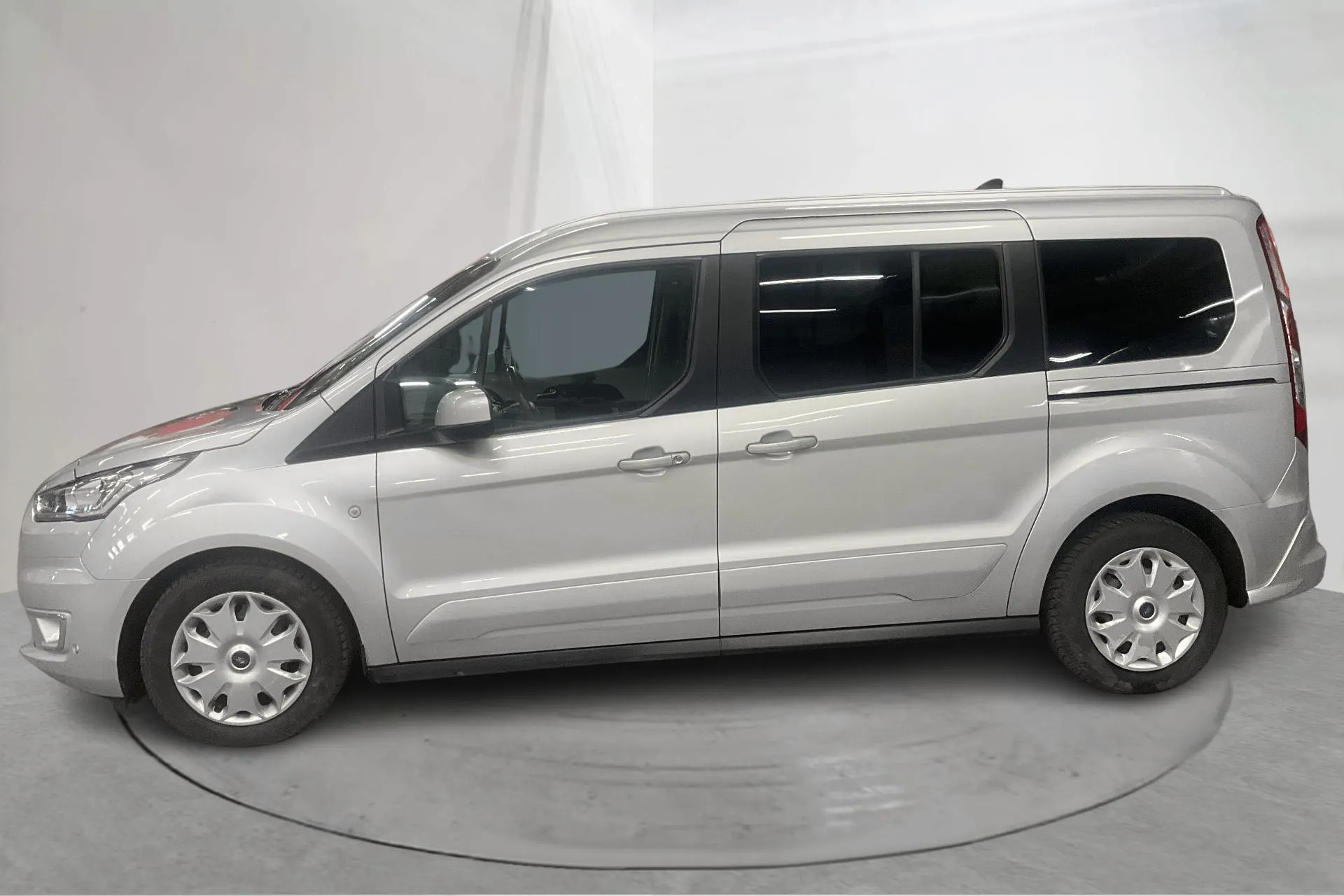 Presentationsfoto 2 av 18: Ford Grand Tourneo Connect 1.5 TDCi (120hk) - 15 117 mil - Automat - grå - 2021