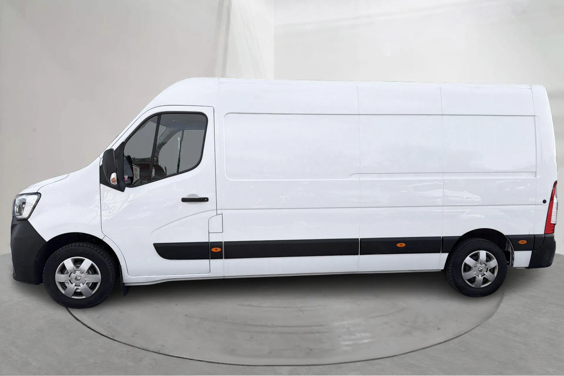 Presentationsfoto 2 av 16: Renault Master 2.3 dCi FAP 2WD (180hk) - 35 516 mil - Automat - vit - 2022