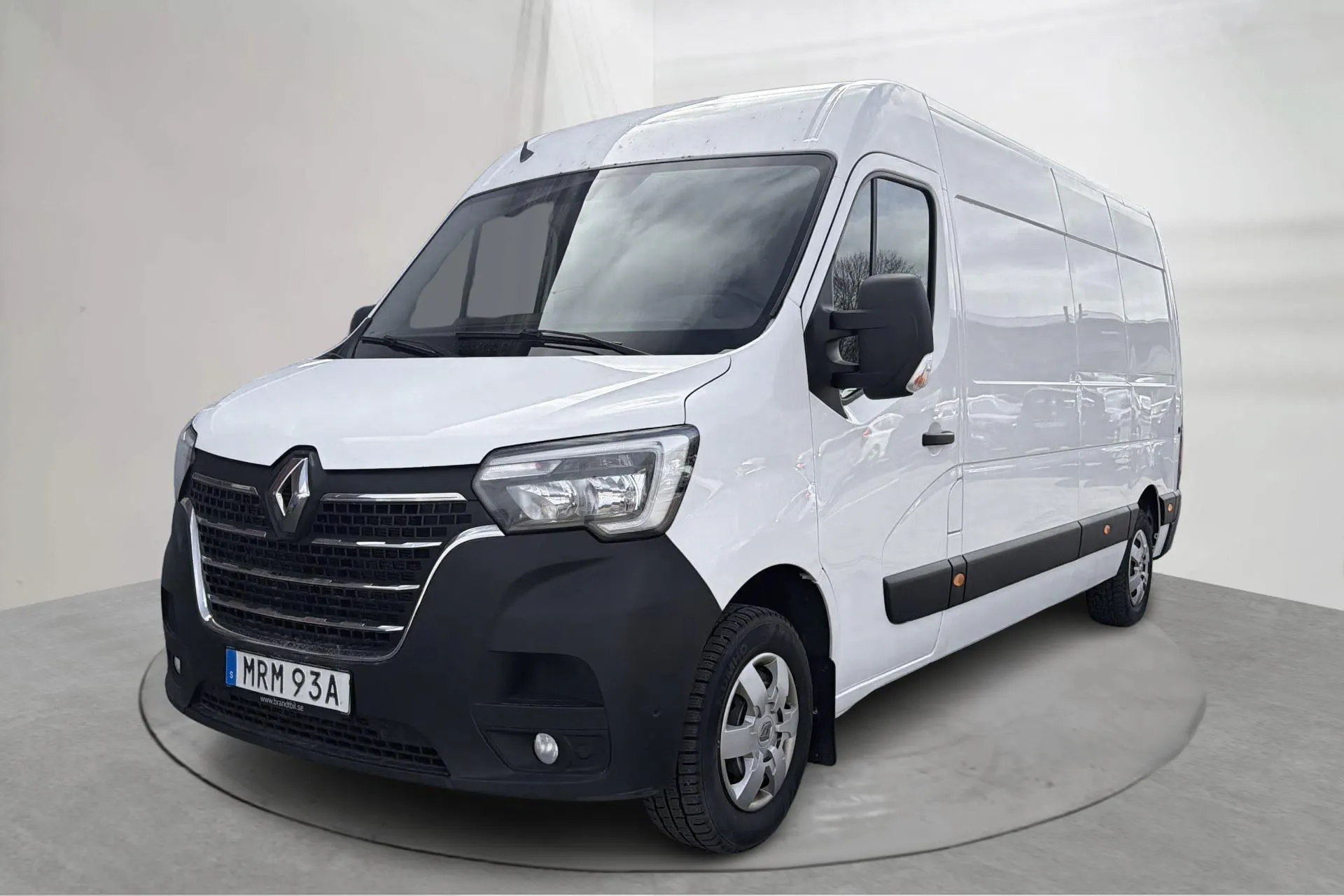 Presentationsfoto 1 av 16: Renault Master 2.3 dCi FAP 2WD (180hk) - 35 516 mil - Automat - vit - 2022