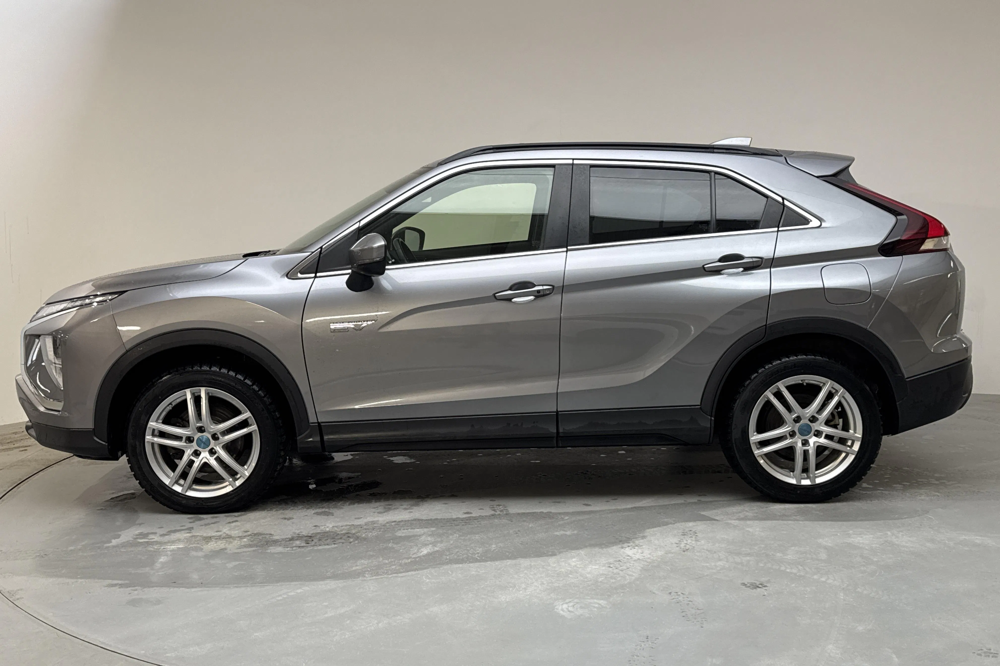 Presentationsfoto 2 av 16: Mitsubishi Eclipse Cross 2.4 PHEV 4WD (185hk) - 7 509 mil - Automat - grå - 2021