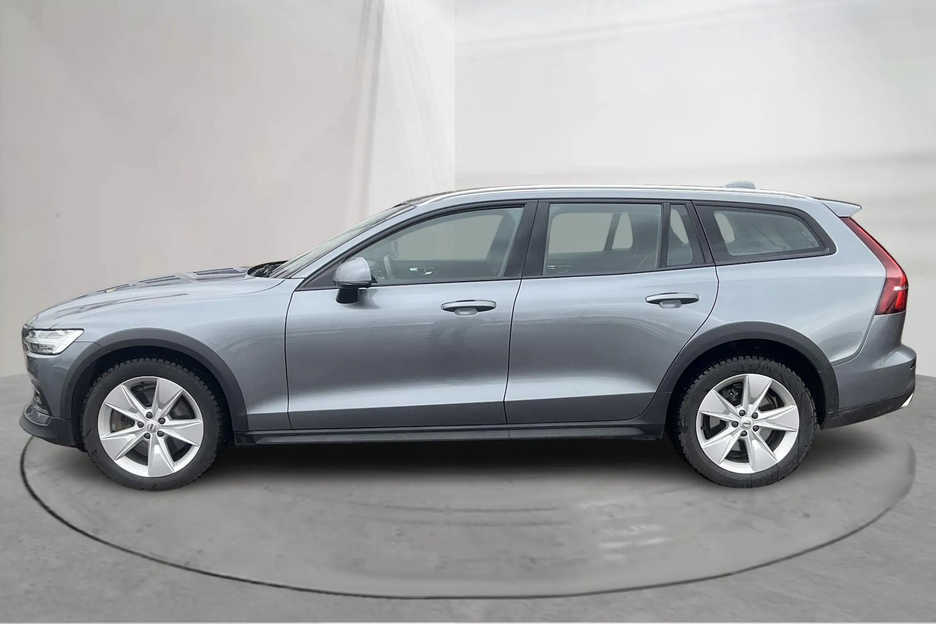 Presentationsfoto 2 av 15: Volvo V60 D4 Cross Country AWD (190hk) - 9 719 mil - Automat - grå - 2020