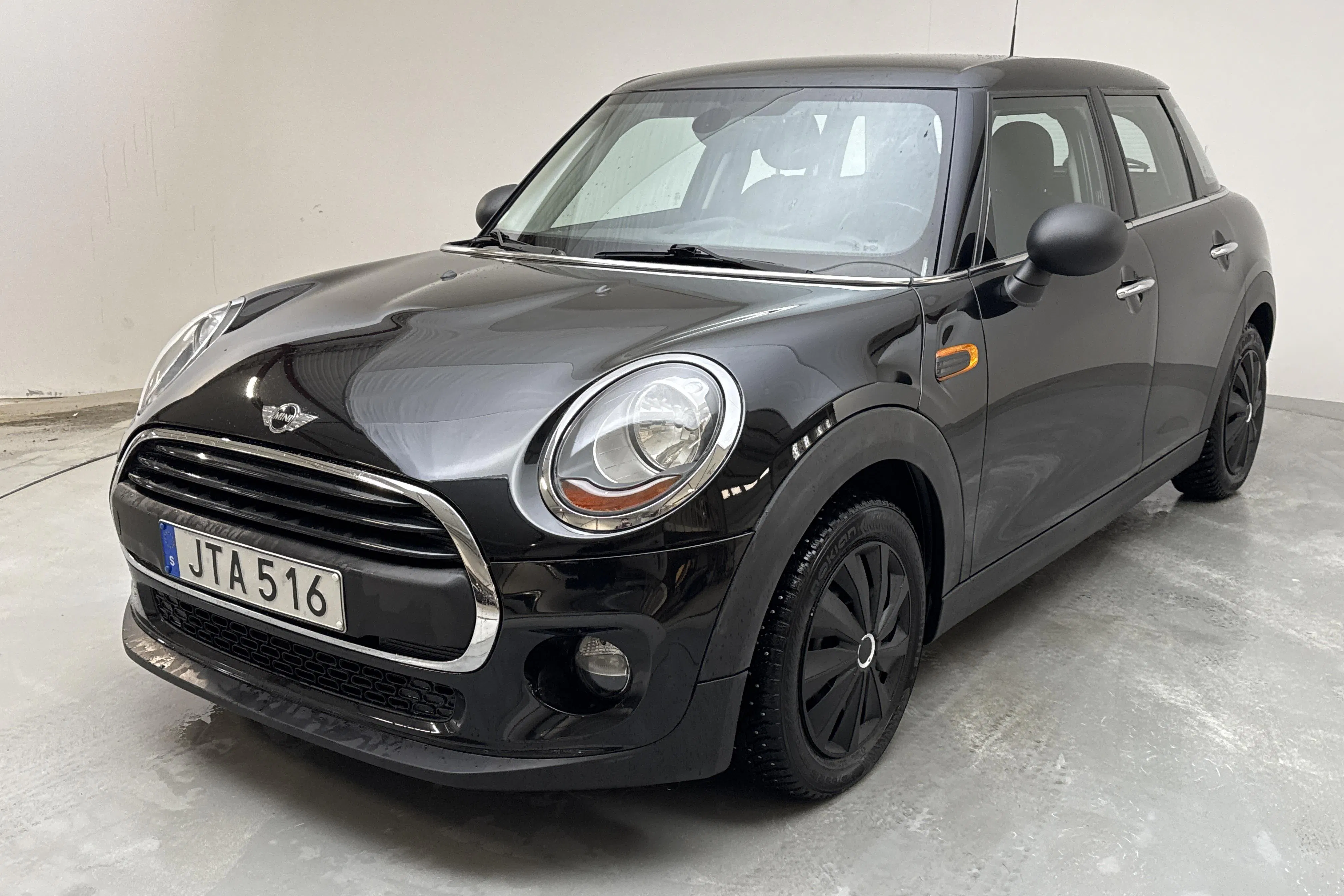 Presentationsfoto 1 av 13: MINI One Hatch 5dr (102hk) - 12 792 mil - Manuell - svart - 2016