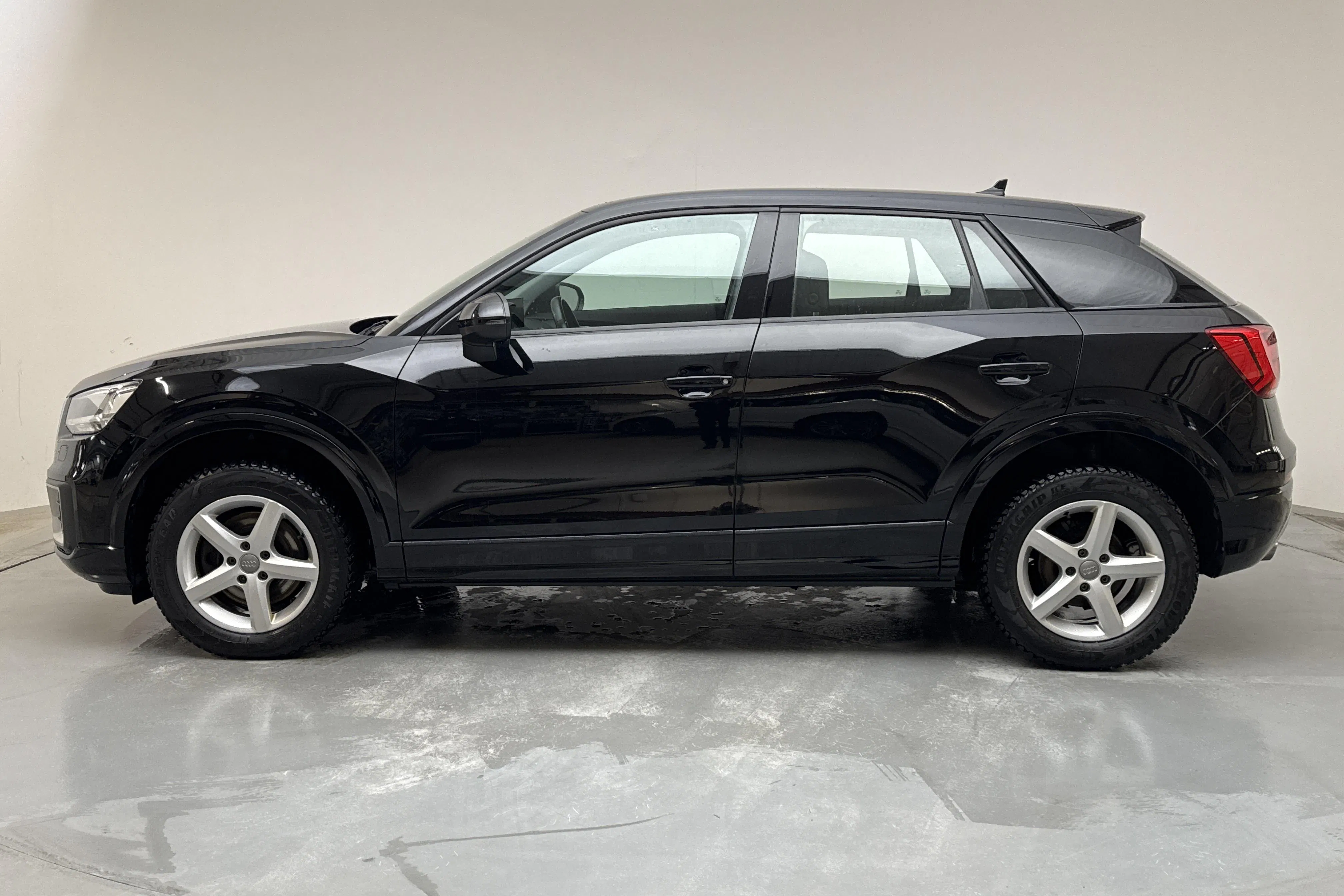 Presentationsfoto 2 av 12: Audi Q2 1.4 TFSI (150hk) - 14 272 mil - Manuell - svart - 2017