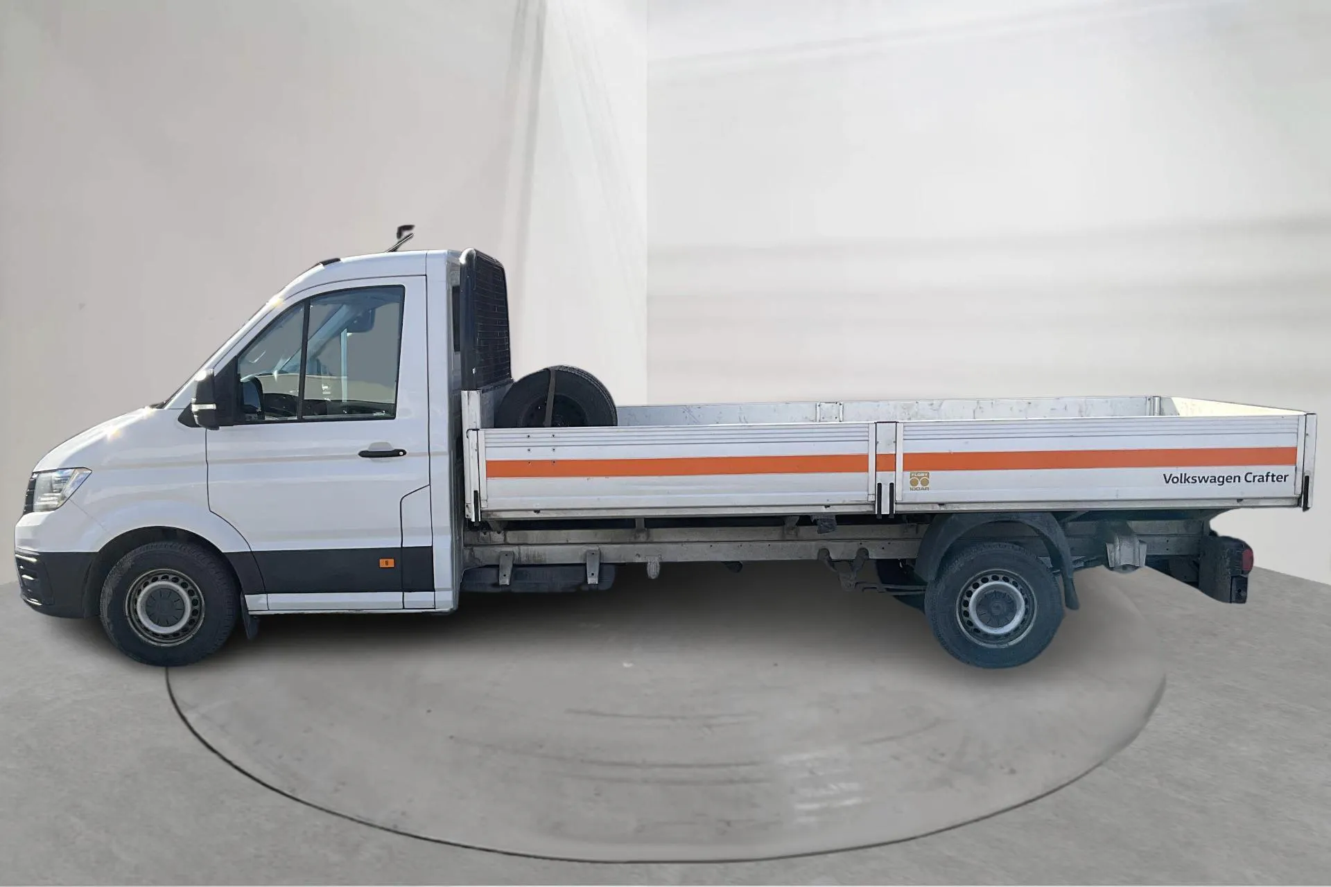 Presentation photo 2 of 13: VW Crafter 35 2.0 TDI Chassi (177hk) - 429 920 km - Automatic - white - 2019