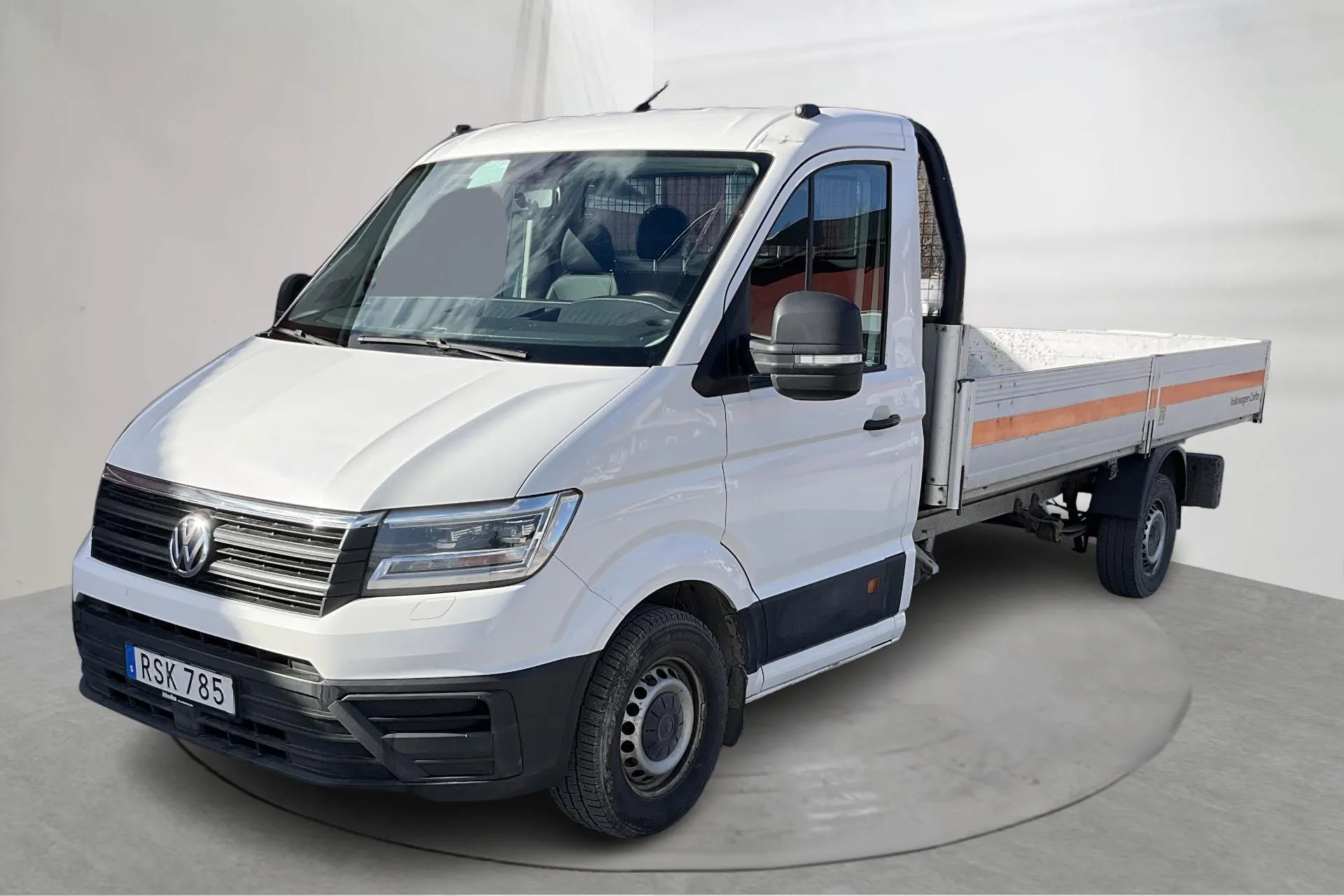 Presentation photo 1 of 13: VW Crafter 35 2.0 TDI Chassi (177hk) - 429 920 km - Automatic - white - 2019