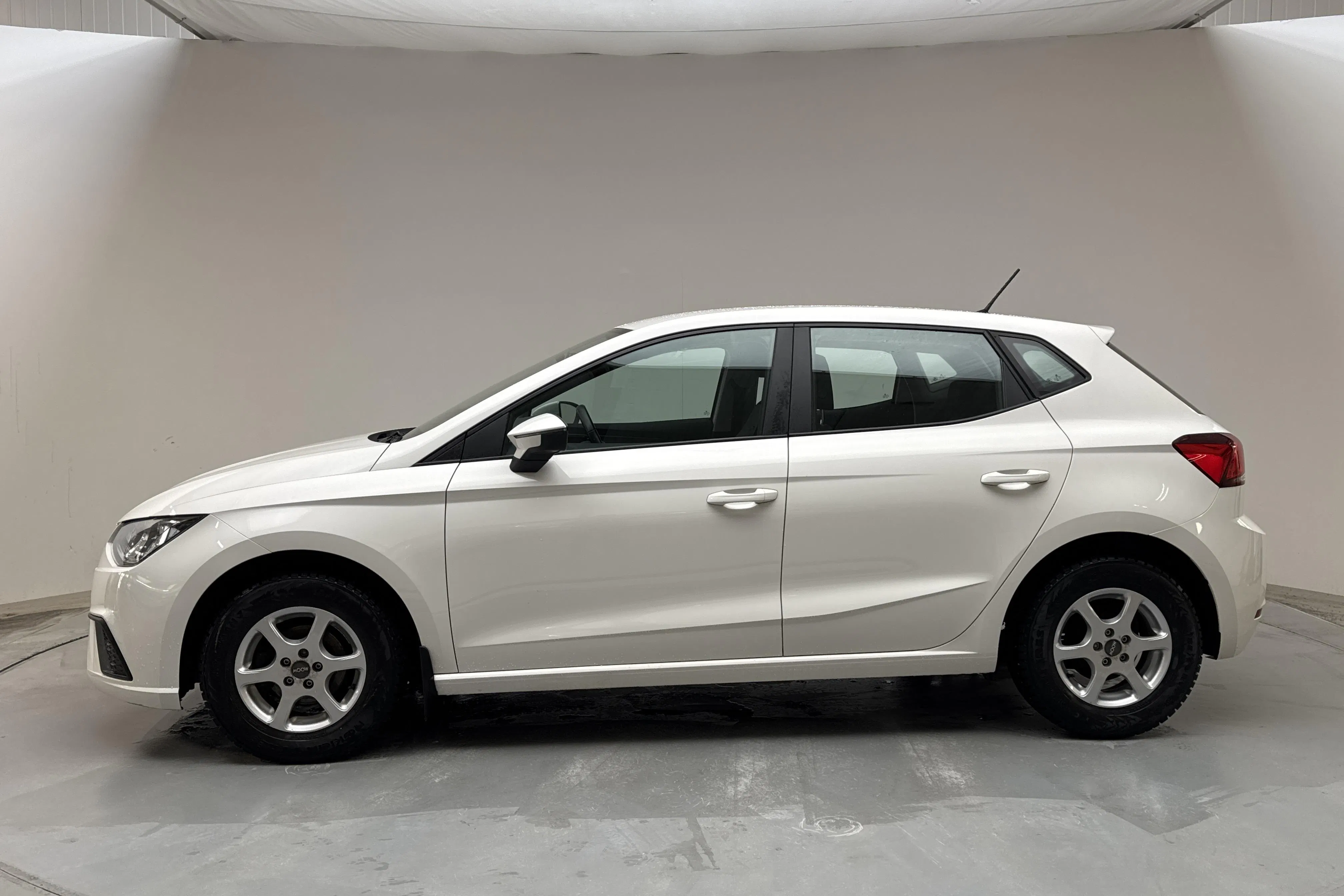 Presentationsfoto 2 av 11: Seat Ibiza 1.0 MPI 5dr (75hk) - 7 924 mil - Manuell - vit - 2018