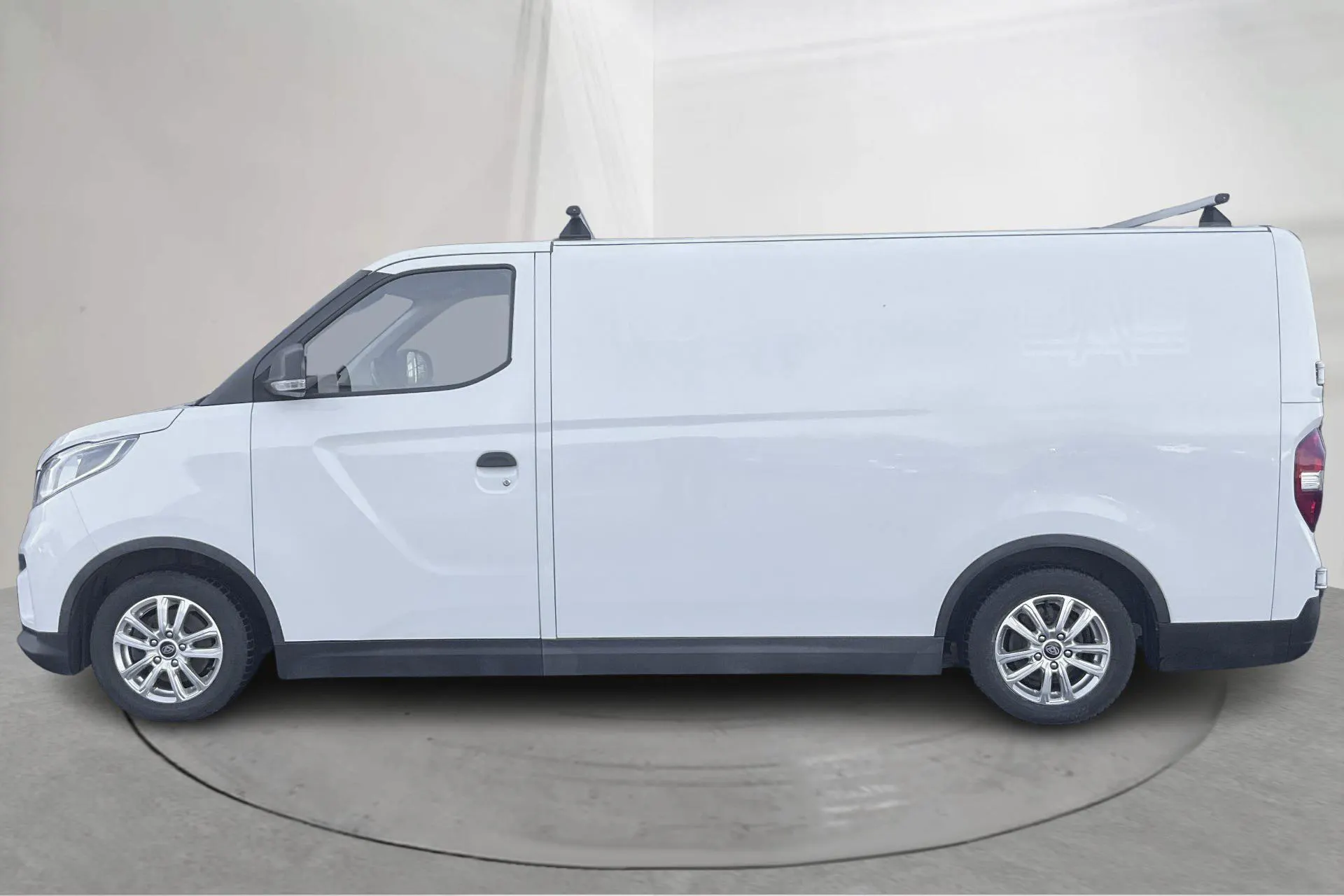 Presentation photo 2 of 15: Maxus e-Deliver 3 52.5kWh (122hk) - 44 020 km - Automatic - white - 2021
