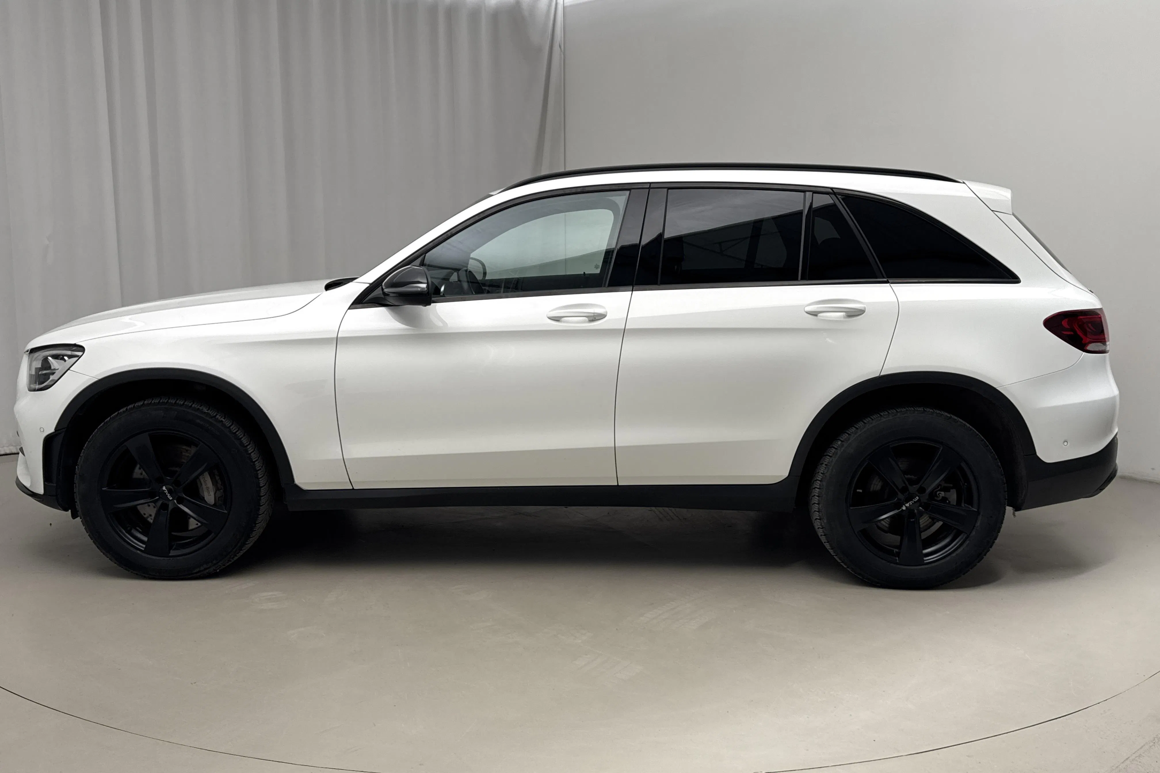 Presentationsfoto 2 av 22: Mercedes GLC 300 e 4MATIC X253 (333hk) - 15 349 mil - Automat - vit - 2022